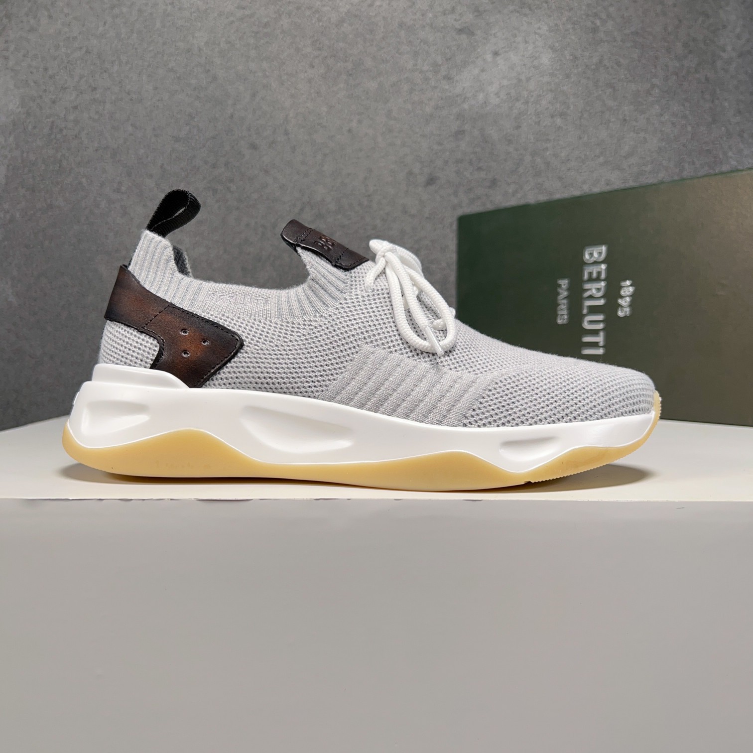 Spring/Summer nueva colección, la única versión en el mercado de los zapatos deportivos para hombre 