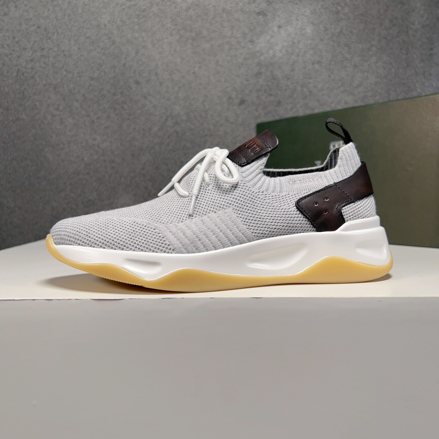 Spring/Summer nueva colección, la única versión en el mercado de los zapatos deportivos para hombre 