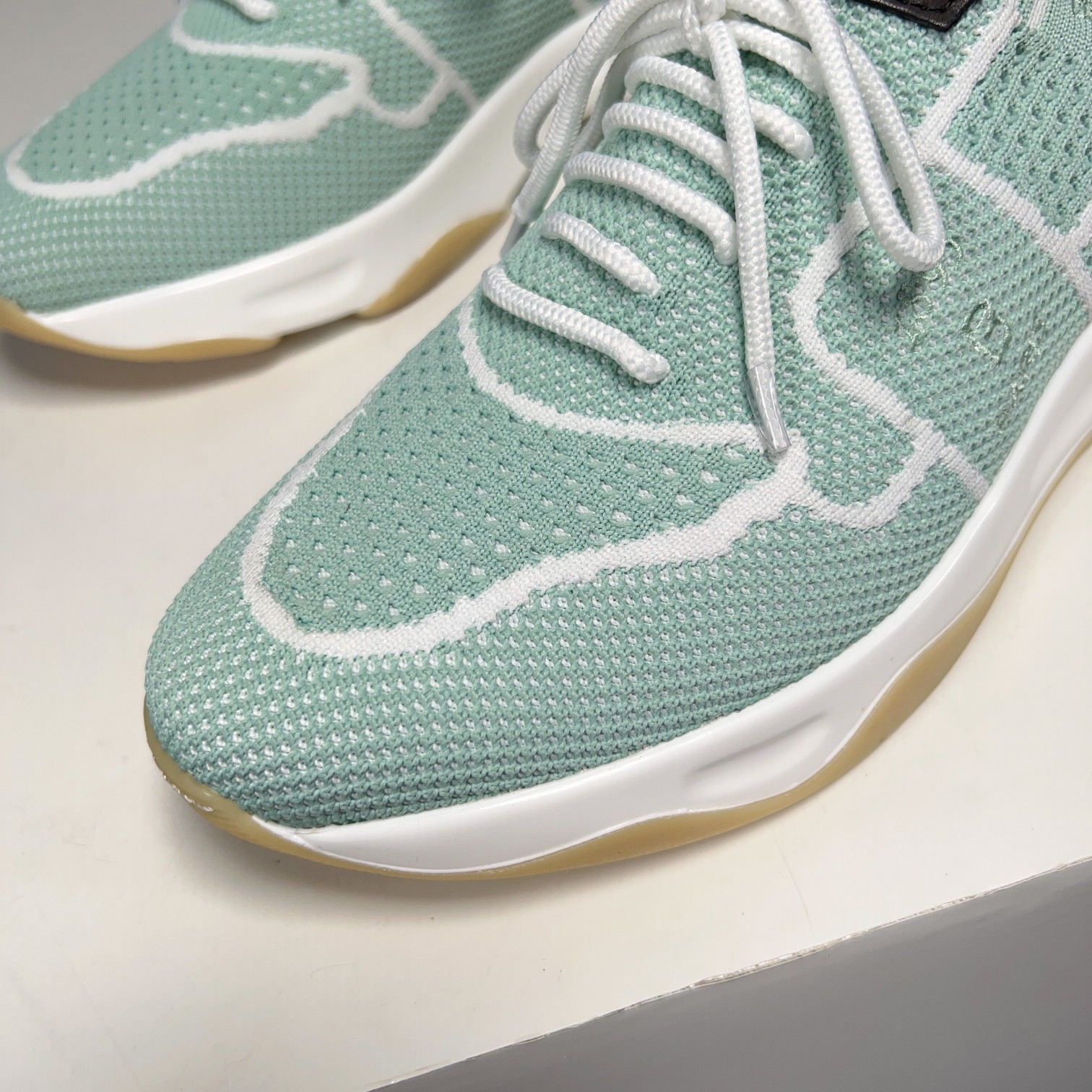 Spring/Summer nueva colección, la única versión en el mercado de los zapatos deportivos para hombre 