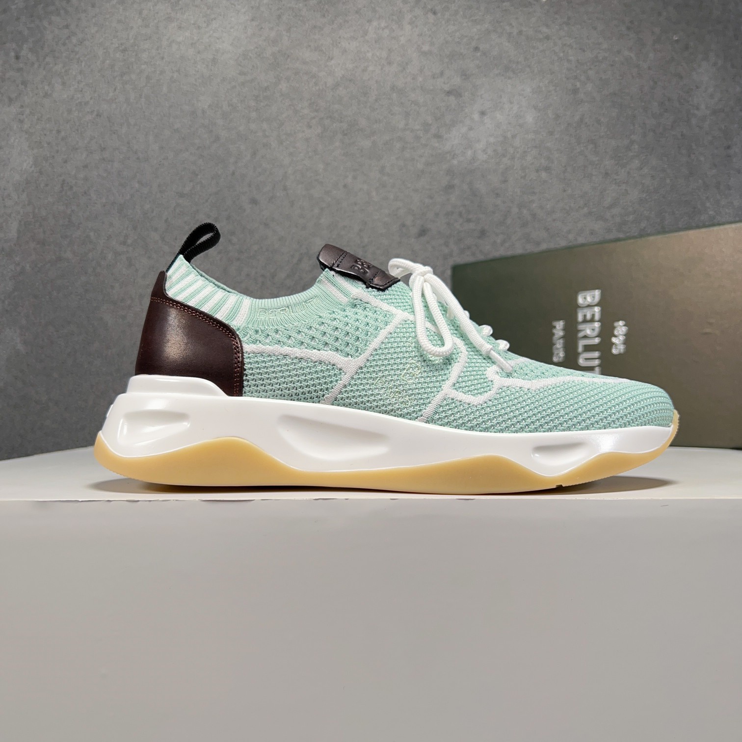 Spring/Summer nueva colección, la única versión en el mercado de los zapatos deportivos para hombre 