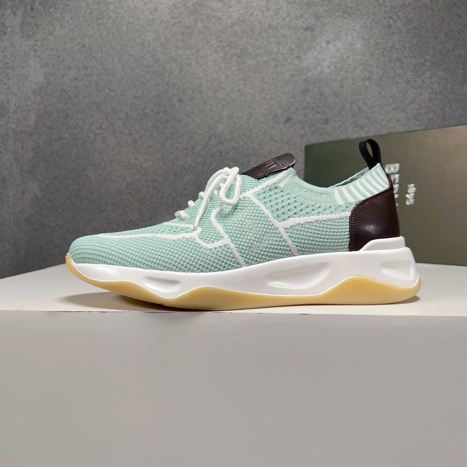 Spring/Summer nueva colección, la única versión en el mercado de los zapatos deportivos para hombre 