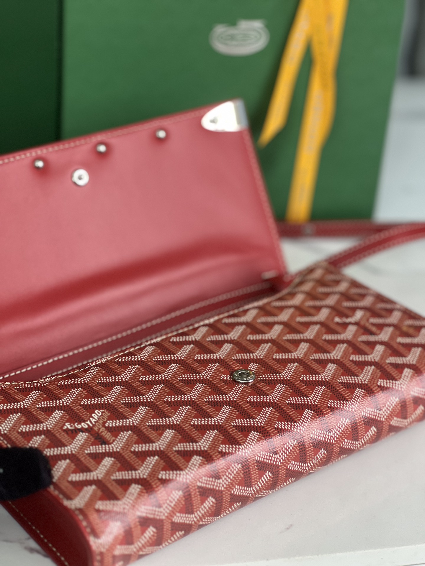 Goyard Monte-Carlo Clutch: Stylish Handbag with Detachable and Adjustable Strap 6 i1688922055 1527 5