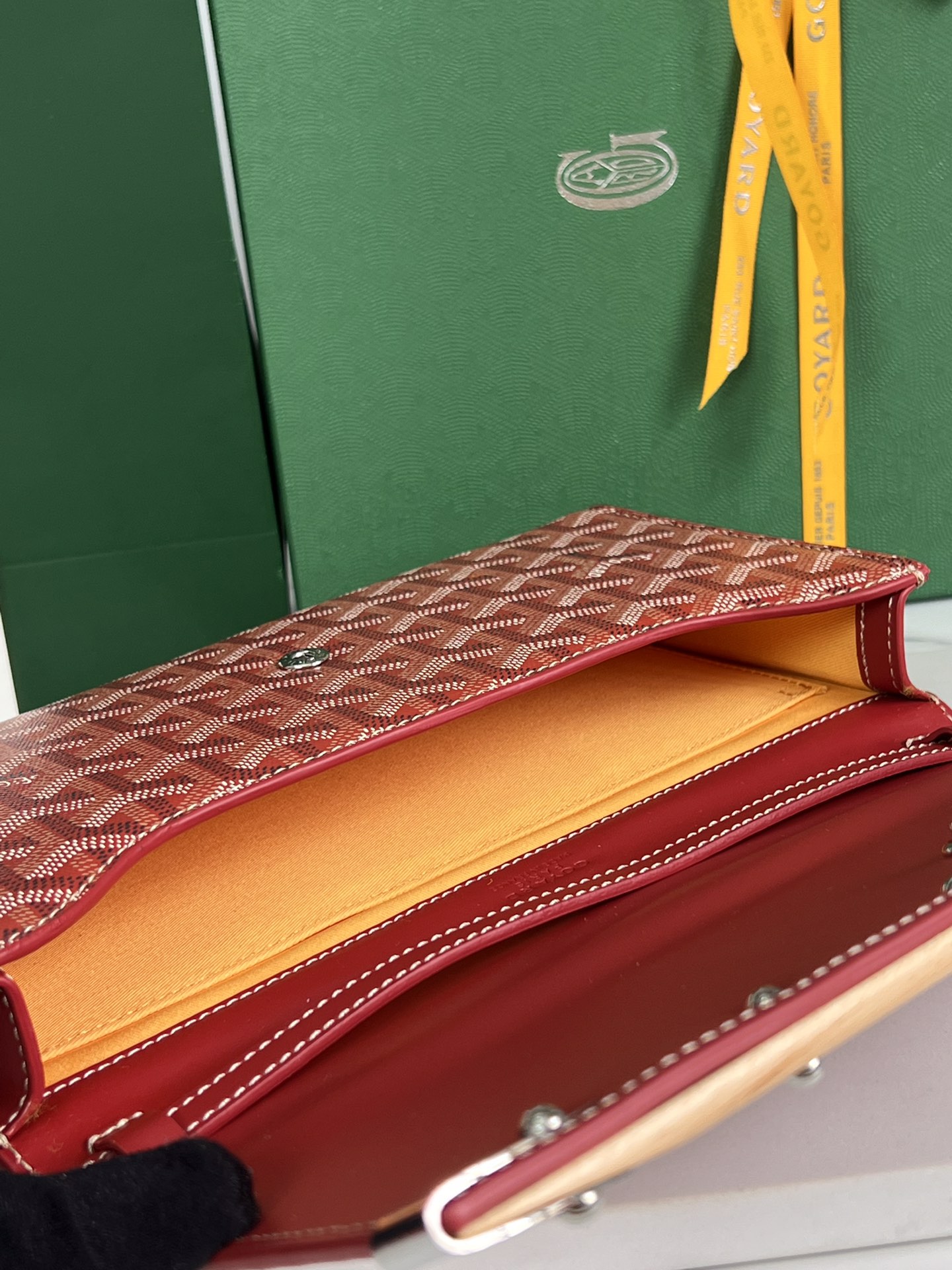 Goyard Monte-Carlo Clutch: Stylish Handbag with Detachable and Adjustable Strap 8 i1688922055 2840 7