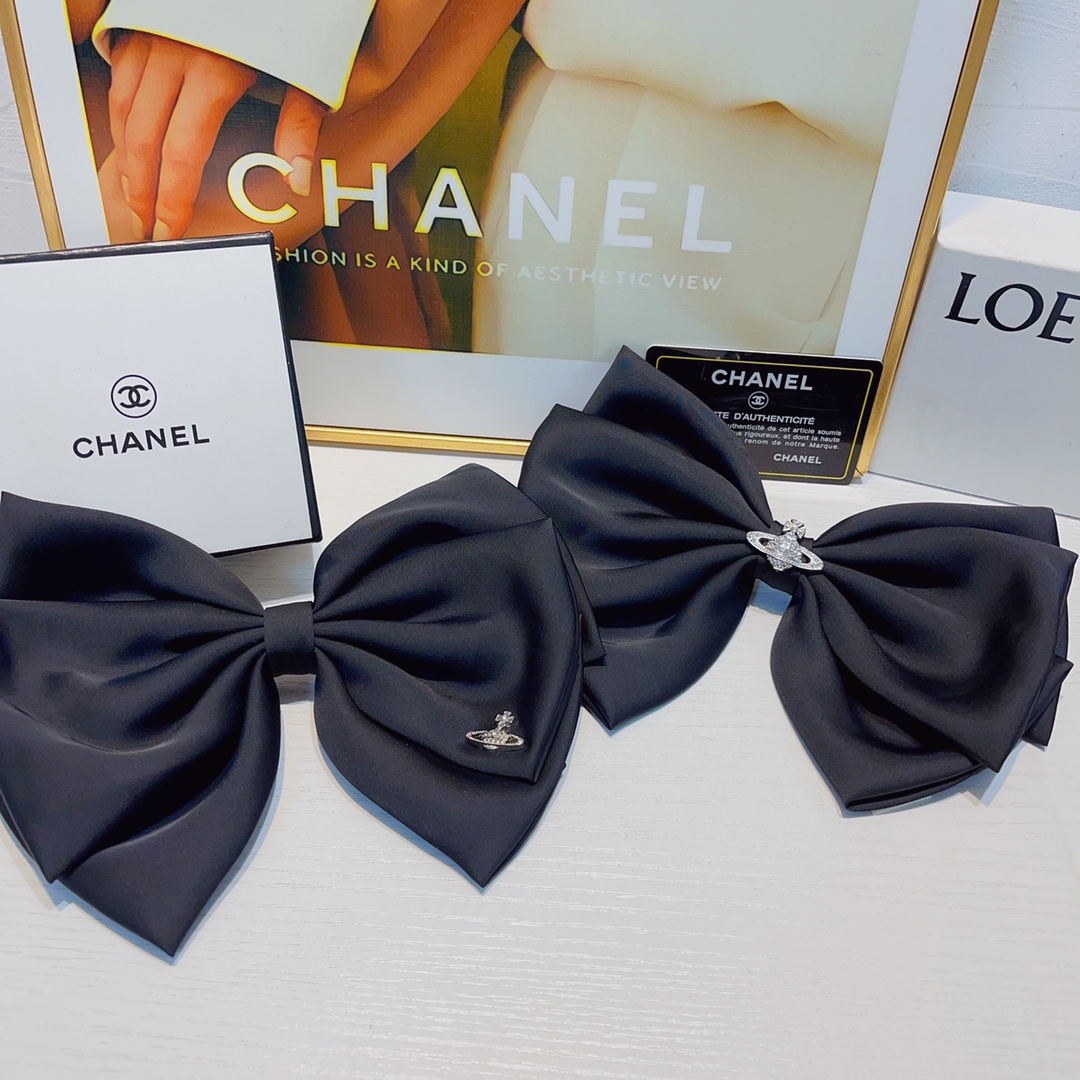 NO:285287,45 Vivienne Westwood Queen Mother Queen Mother Spring Clip UFO Saturn Hairpin Spring Clip Versatile Temperament Everyday exquisite items Little fairy must-have items Treasure model Close eyes Recommended (single) hairpins, hairpins1986090945 Vivienne Westwood西太后 西太后弹簧夹 飞碟土星发夹弹簧夹 气质百搭 日常精致小单品 小仙女必入单品 宝藏款 闭眼入推荐款（单个）发夹,发夹,hairpins,accessory