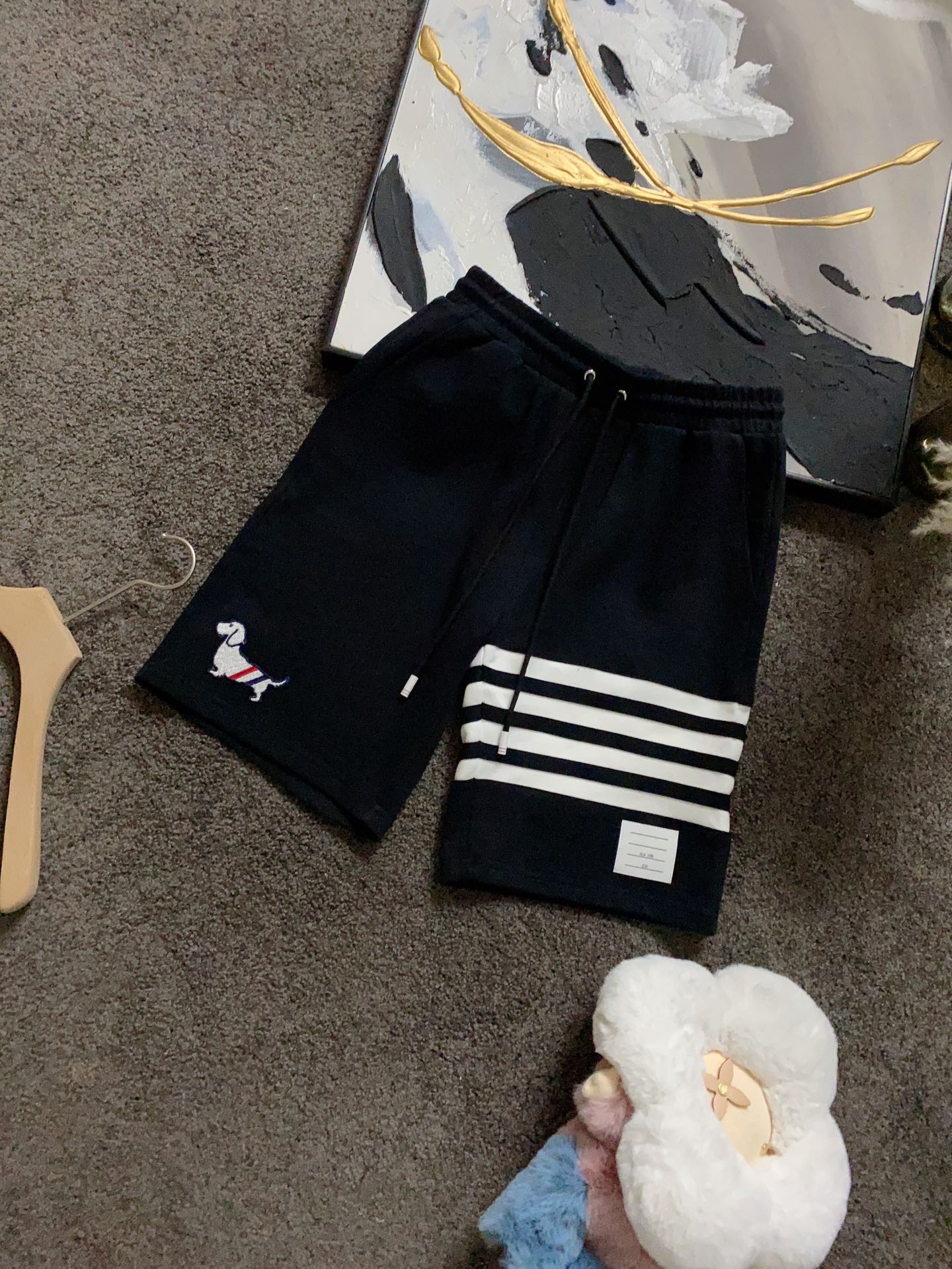 NO:463158,Exclusive hot TB animal dog series Exclusive custom expensive cabinet-grade double-sided air bead floor fabric, refreshing, soft and sweat-absorbing, summer fashion essential heavy craftsmanship top imported water-soluble embroidered cute puppy, exquisite colors, vivid and exquisite custom woven contrasting four-bar fabric classic decoration and red, white and blue webbing perfectly blend, top milky white hardware pendant matching black, M-3XL, alexander wang19860909独家爆款火爆TB 动物狗狗系列 独家定制贵柜级双面空气珠地面料,清爽柔软吸汗,夏日时尚必备重工艺顶级进口水溶绣花可爱小狗狗,精美色彩,生动精致定制编织撞色四道杠织物经典装饰与红白蓝三色织带完美融合,顶级奶白色五金吊坠搭配 黑色,Ｍ-3XL,,alexander wang,Men's clothing