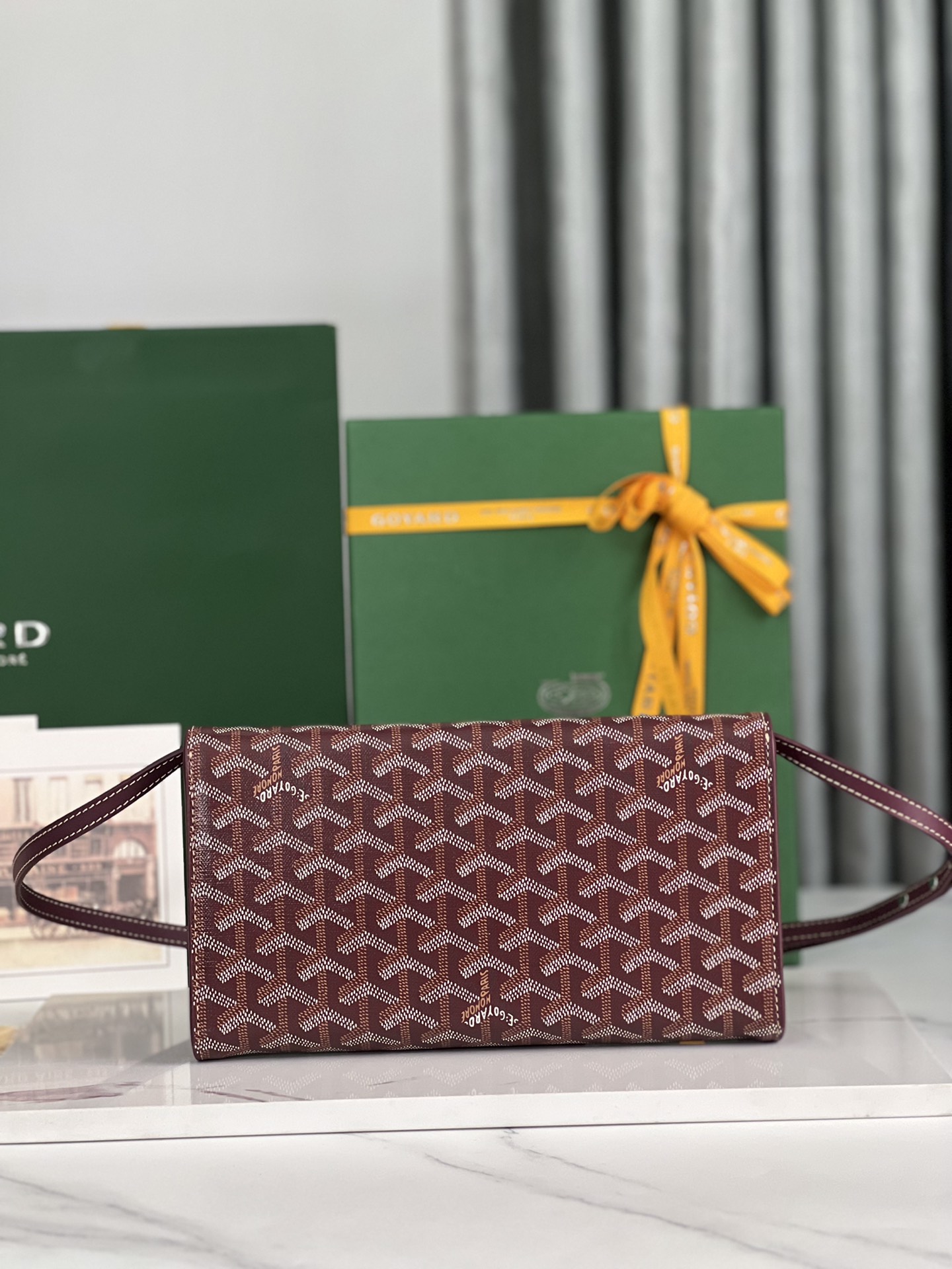 Goyard Monte Carlo Clutch: Elegant Handbag with Adjustable Shoulder Strap 5 i1688949507 207 4