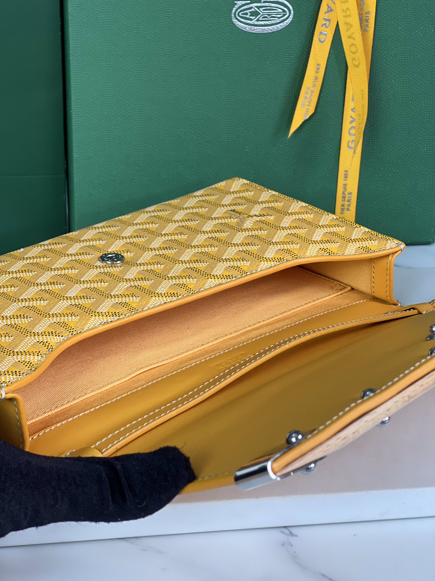 Goyard Monte-Carlo Yellow Handbag, Removable Adjustable Strap, Stylish and Elegant 9 i1688949648 8845 7