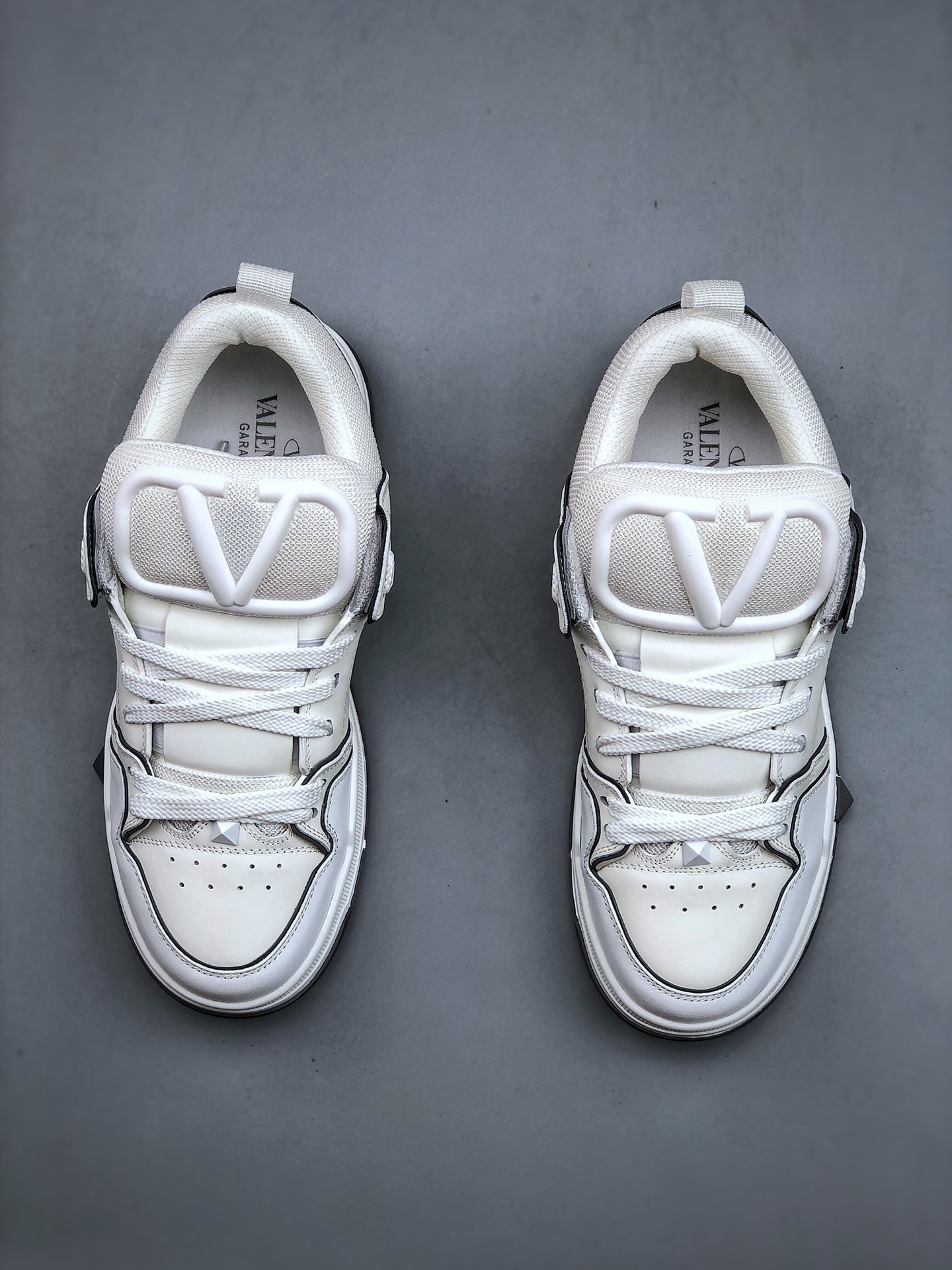 Valentino Big V logo casual shoes Valentino 2023 new sports shoes