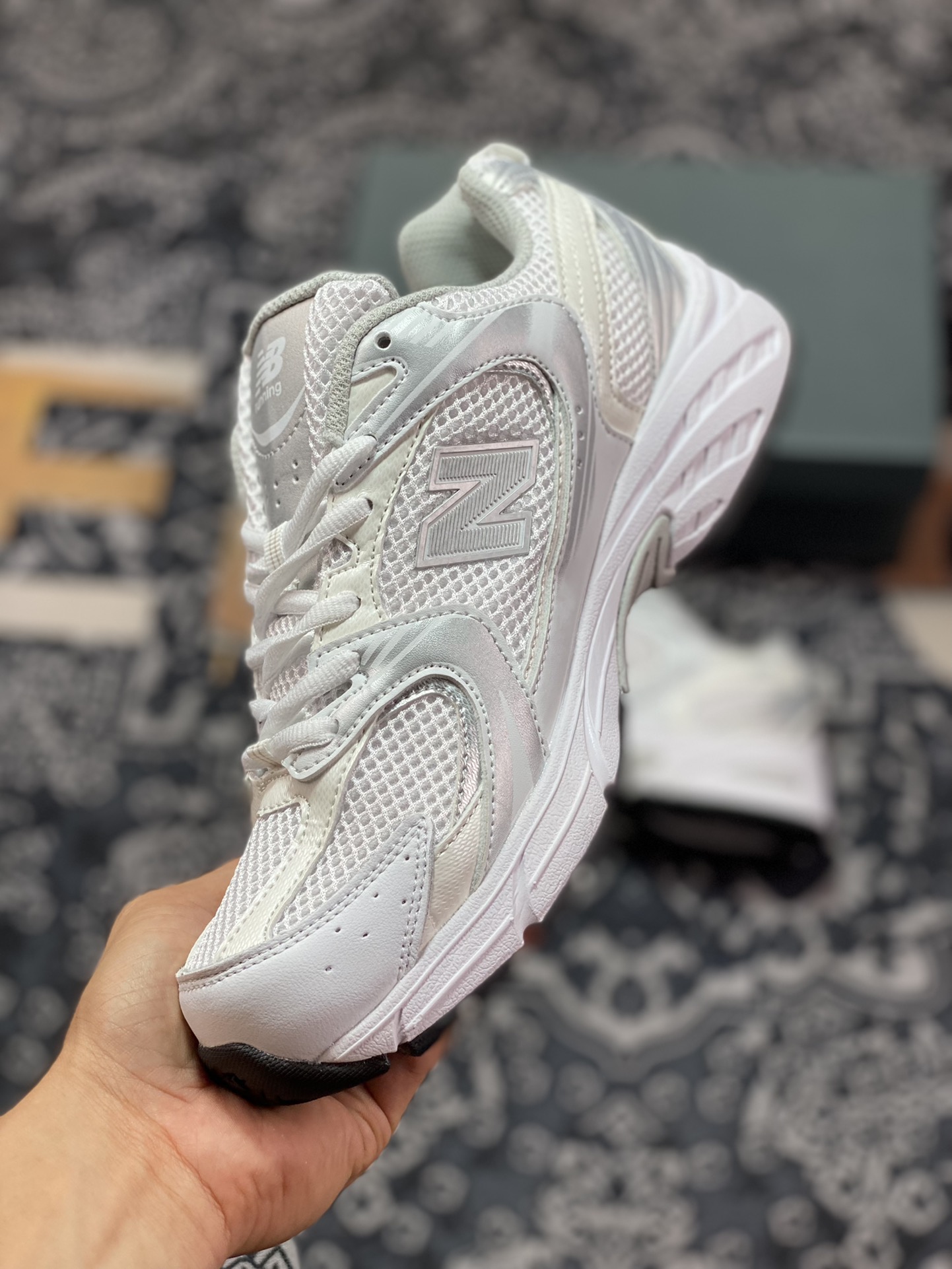 160 新百伦New Balance MR530系列复古老爹风网布跑步休闲运动鞋“白银”MR530EMA