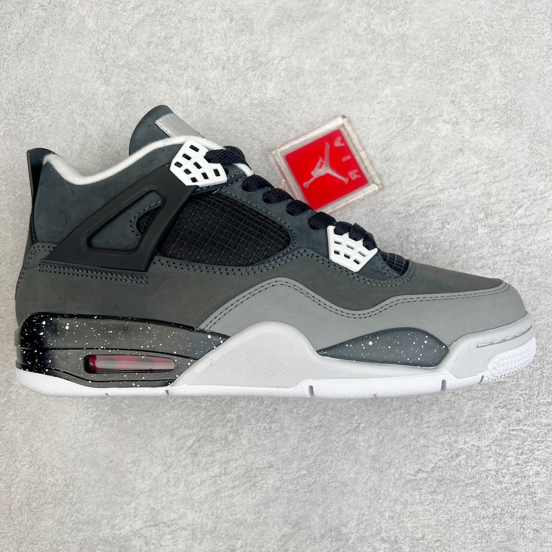 ＃PB版 福利特价 Air Jordan AJ4 Retro 耗时半年巨作 全套原纸板楦头开发 调试30余版 确保原汁原味完美呈现四代版型 一比一鞋头弧度高度趴度鞋身弧度 此版本只针对中端市场 皮料材质有所更替 其他数据细节工艺流程均保持公司一致 细节品控鞋型随意秒杀市面3XX 4XX 原厂TPU网格鞋带扣 正确内里网布 菱角分明不变形无多余毛边 柔软性质感一致于原鞋 原厂织唛标 原厂飞人电绣工艺 独家绑鞋带手法 印刷中底布 四线拉帮 米色美纹纸贴合固定 进口港宝加持 后跟自然饱满 全鞋荧光划线卡点 追求极致完美 每一双都是工艺品 多重QC质检 超越公司货的品控标准 实实在在的免检产品 尺码：40 40.5 41 42 42.5 43 44 44.5 45 46 47.5-选品中心
