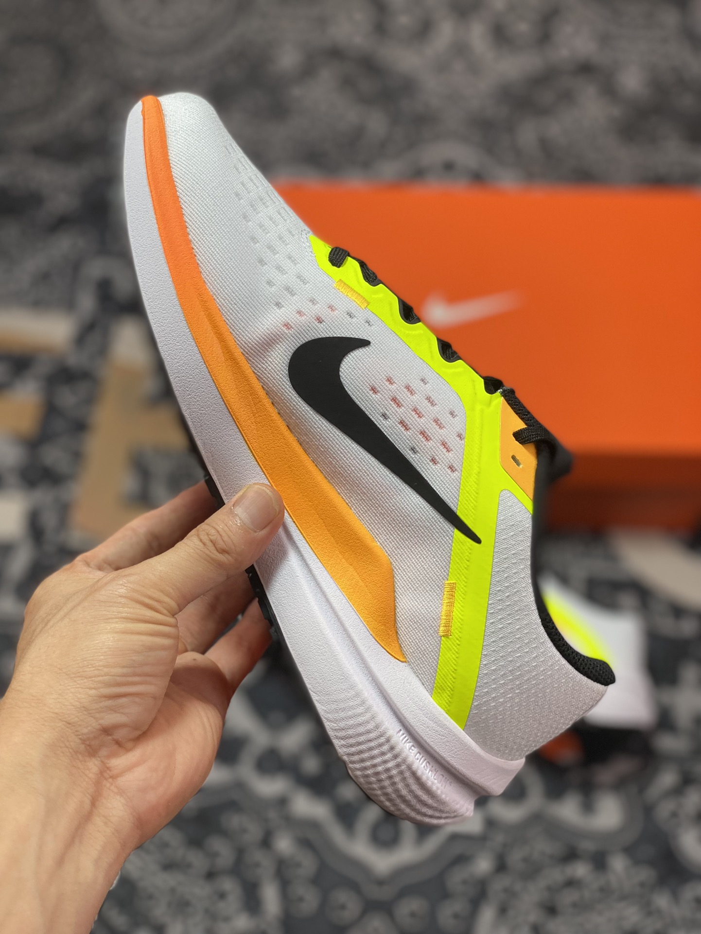 原厂级别 Nike Air Zoom Winflo 10 网透面气 训跑练步鞋 DV4022-101