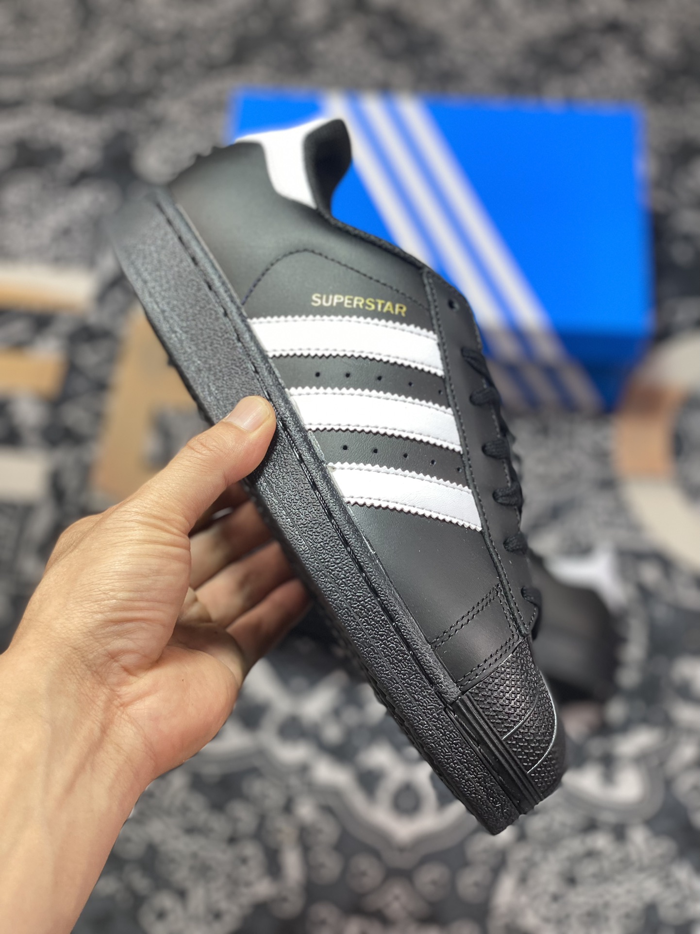 Adidas Originals Superstar Shell Toe Classic All-match Retro Sneakers ”Black and White Gold Label” B23642