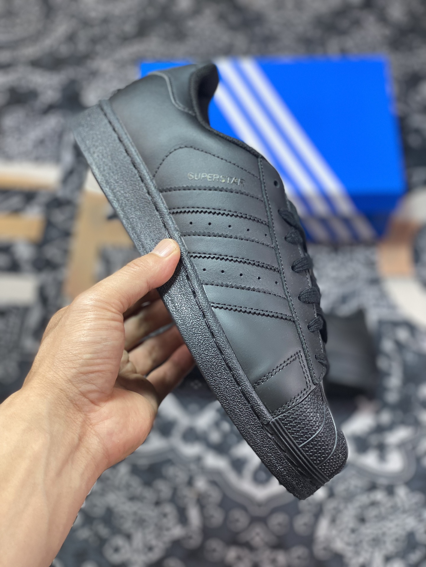 180 Adidas三叶草superstar贝壳头经典百搭休闲运动板鞋“皮革全黑”AF5666