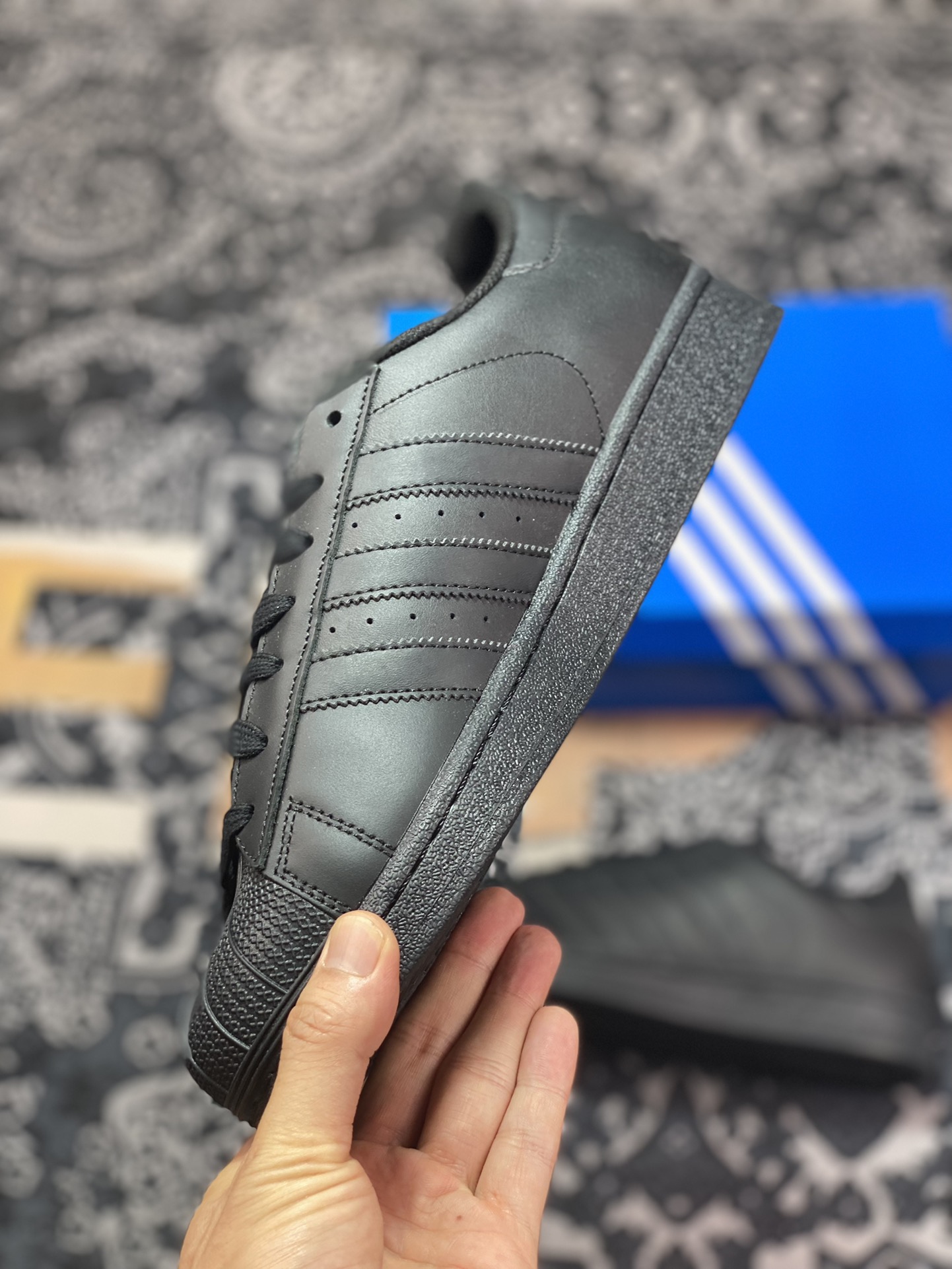 180 Adidas三叶草superstar贝壳头经典百搭休闲运动板鞋“皮革全黑”AF5666