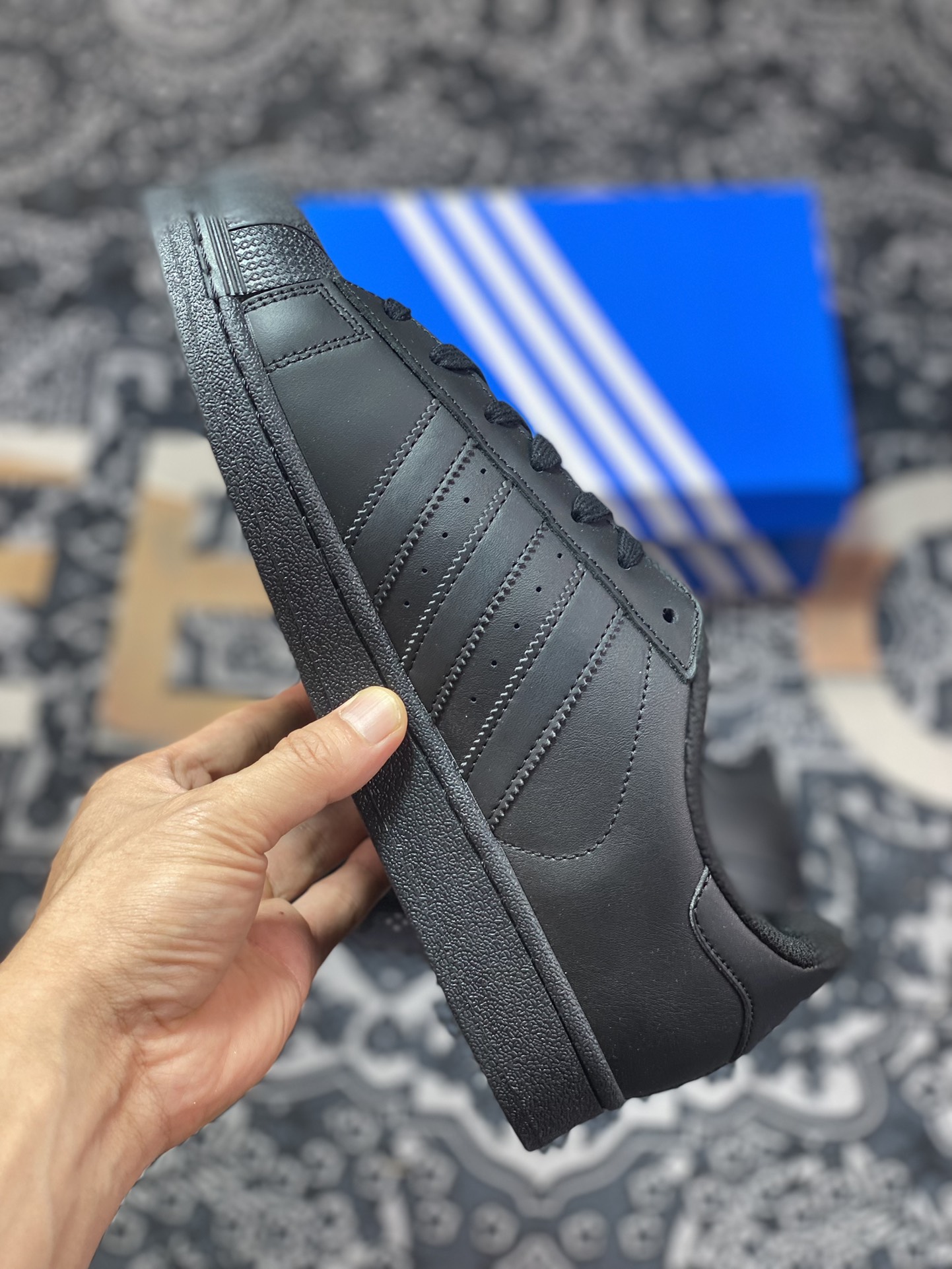 180 Adidas三叶草superstar贝壳头经典百搭休闲运动板鞋“皮革全黑”AF5666