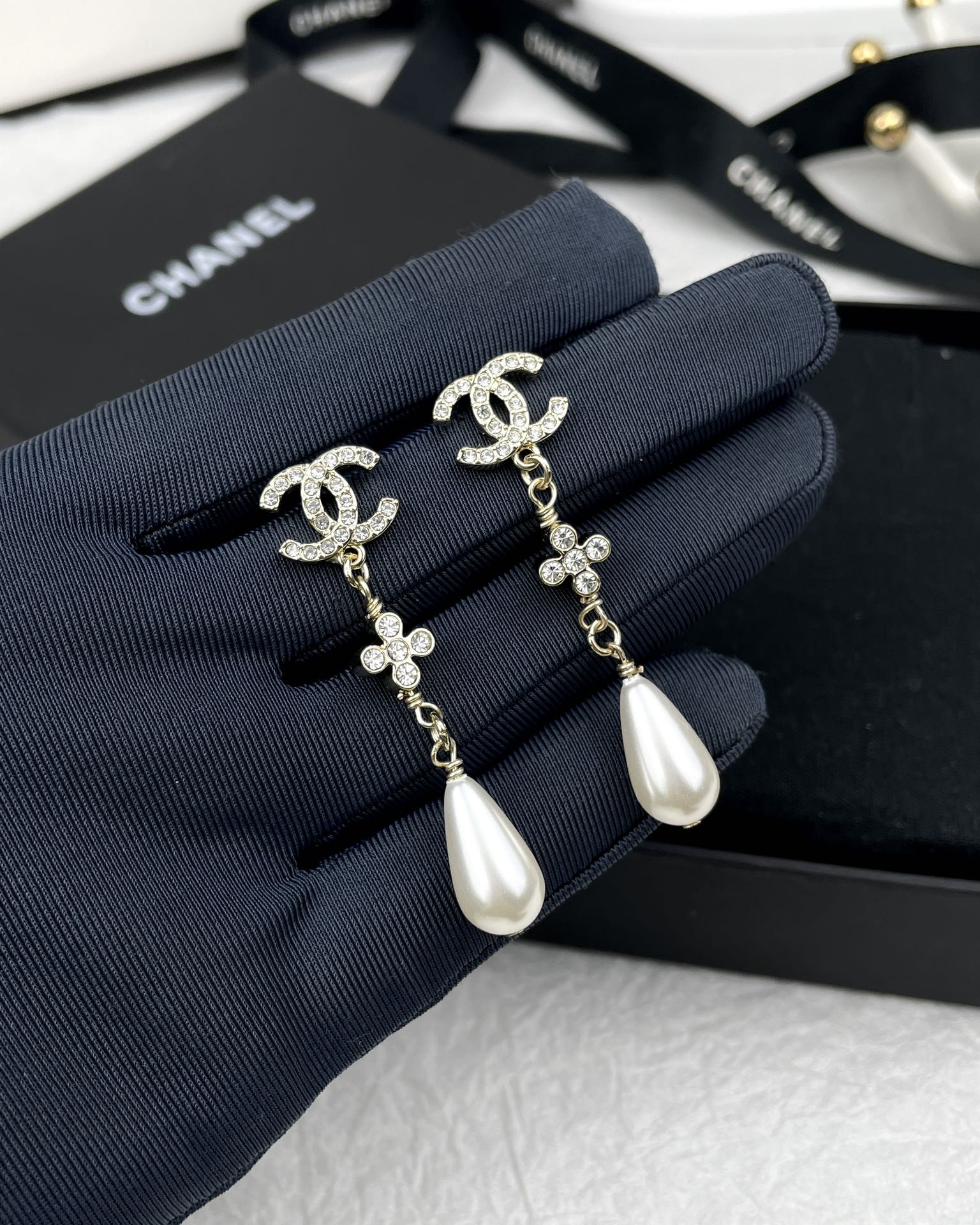 NO:361768,Ch@nel Rhinestone Flower 0 Water Drop Pearl Pendant Long Temperament Earrings, Chanel Earrings19860909Ch@nel水钻花朵0水滴珍珠吊坠 长款气质耳环,香奈儿耳钉,chanel,earrings,Jewelry