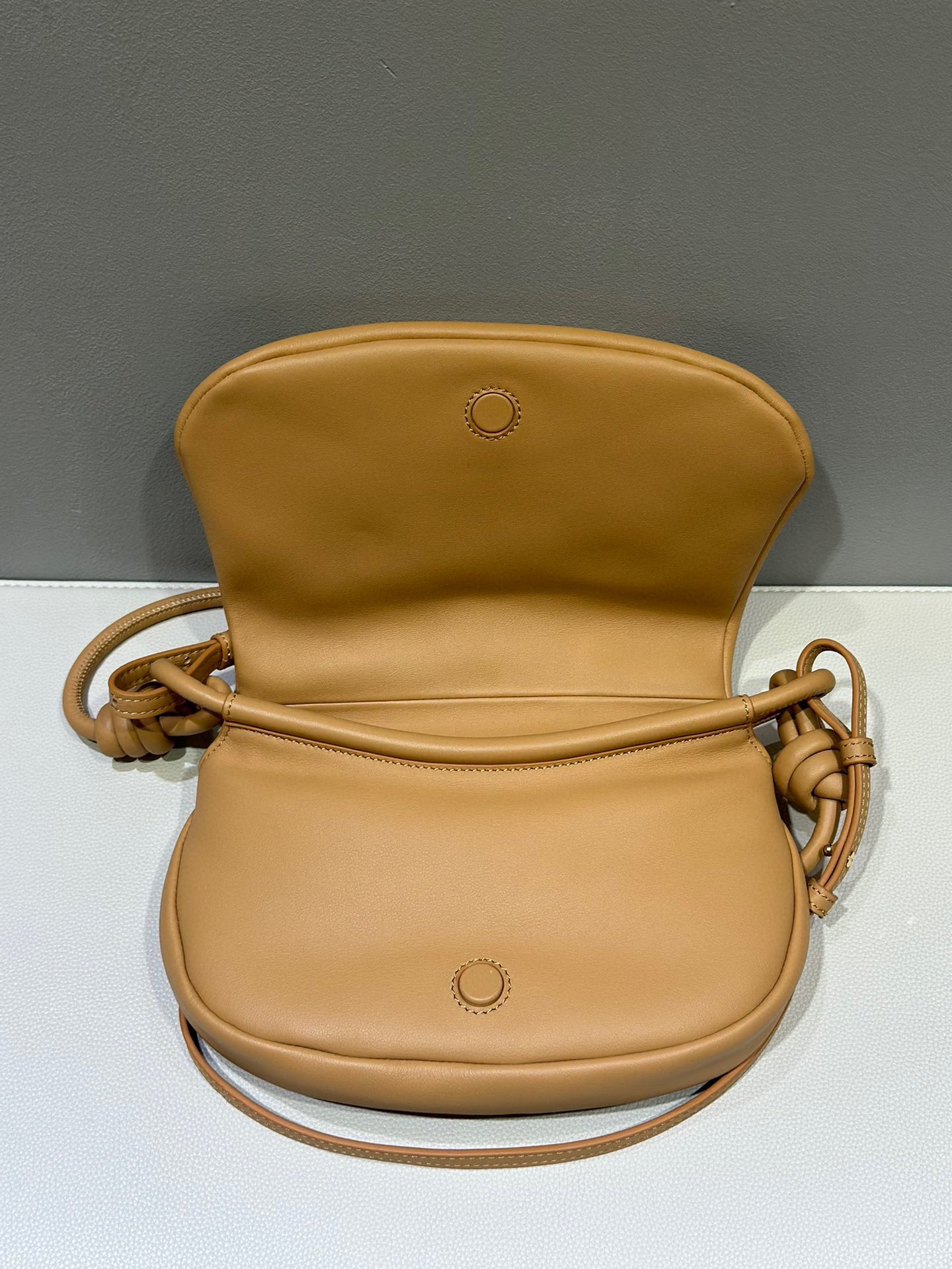 Loewe Paseo Satchel: Minimalist Fold Design, Versatile Style - 25*17*8cm 7 i1688968102 4825 5