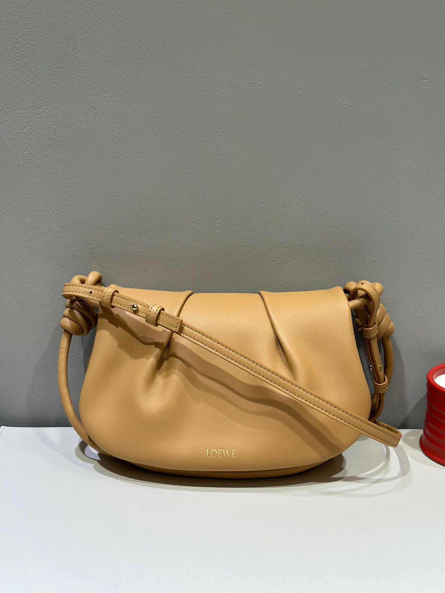 Loewe Paseo Satchel: Minimalist Fold Design, Versatile Style - 25*17*8cm 3 i1688968102 9879 1