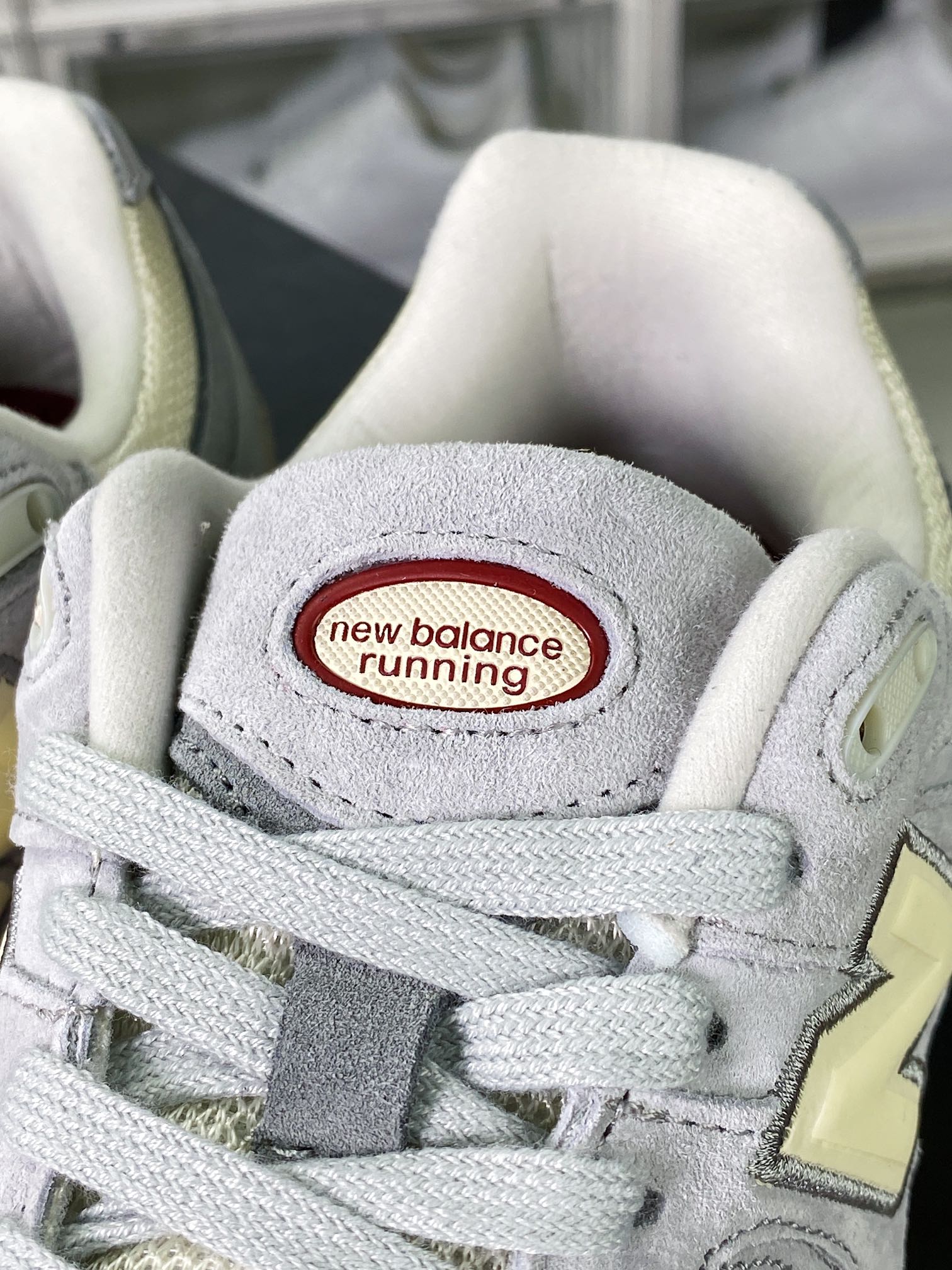 200 New Balance 2002R”Grey”系列低帮复古老爹风休闲运动慢跑鞋“奶灰米黄”M2002RLN