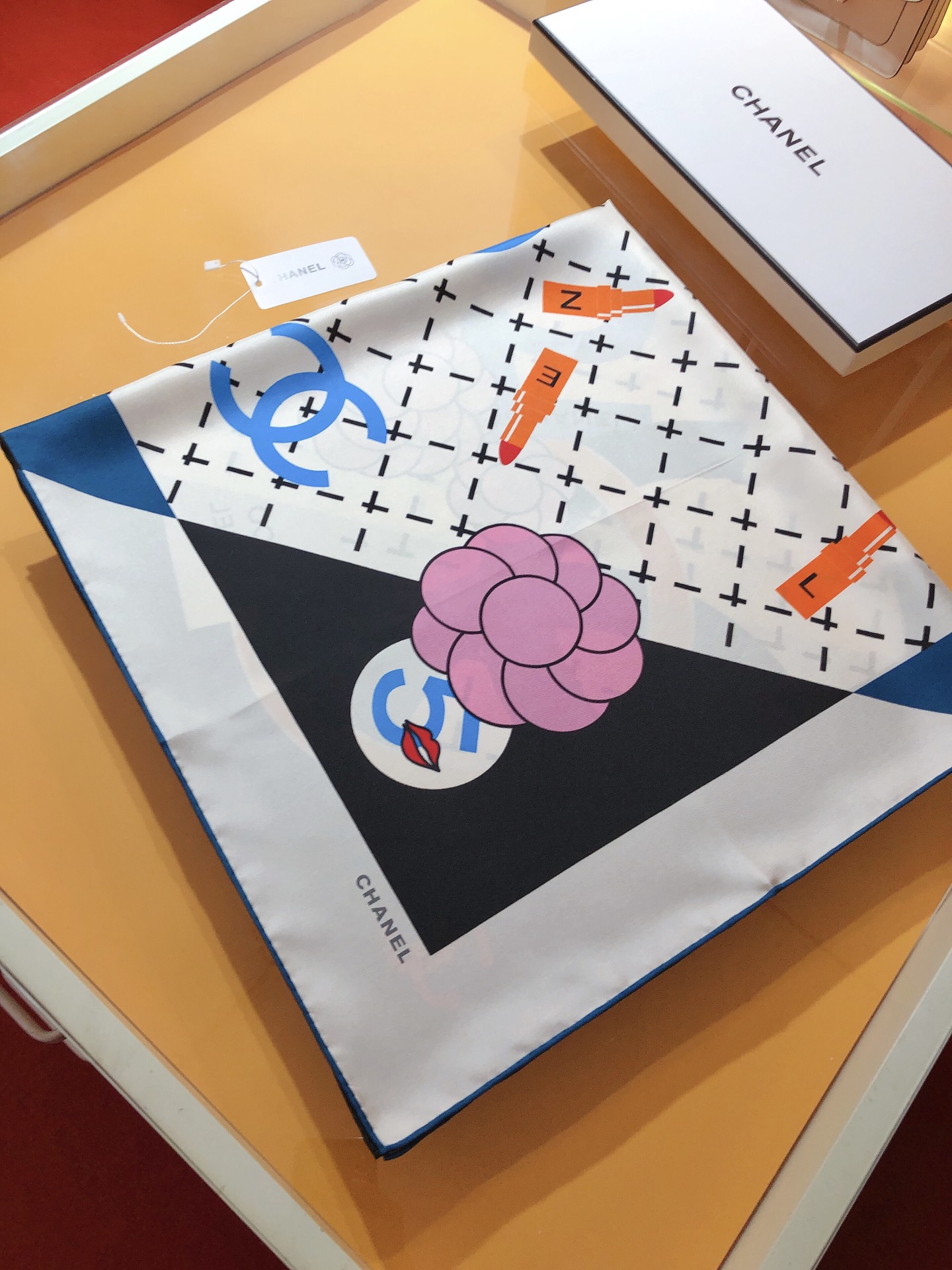 NO:175962,SCC2327 Original single small fragrance colorful elements 90cm silk square scarf, top-grade twill silk material is purely hand-made curled edges, light luxury, high-end heavy twill silk complete counter quality fabric pursues shape, with a crisp feel, bright and plump colors that are super pleasing to the eye!  Good goods are not waiting for others, if you like it, you can't miss it [Ingredient size 90X90cm Twill silk] High-version scarf, high-version scarf, real silk19860909SCC2327 原单小香多彩元素90cm真丝方巾,顶级斜纹真丝材质纯手工卷边,轻奢感十足高端重磅斜纹真丝完全专柜品相面料追求造型,手感挺括,鲜艳饱满色彩超级养眼！好货不等人,喜欢就不能错过哦【成分尺寸90X90cm 斜纹真丝】高版本围巾,高版本围巾,real silk,scarf