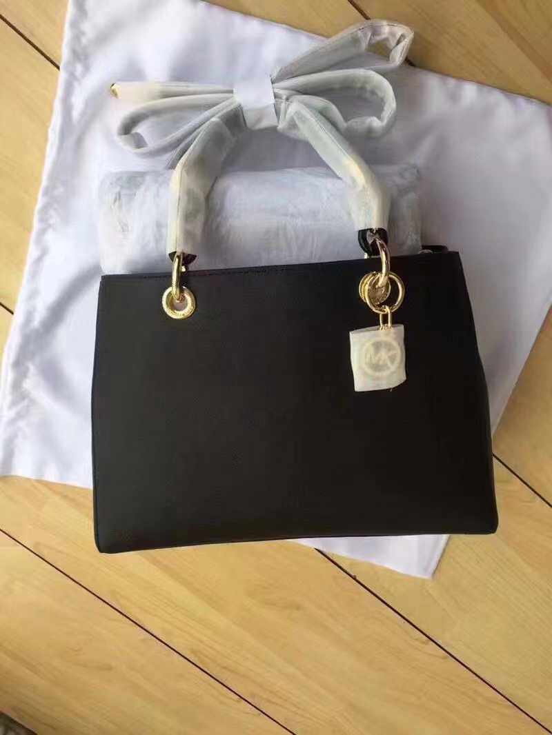 Michael Kors 中号 款玳瑁包还有，深兰不多了