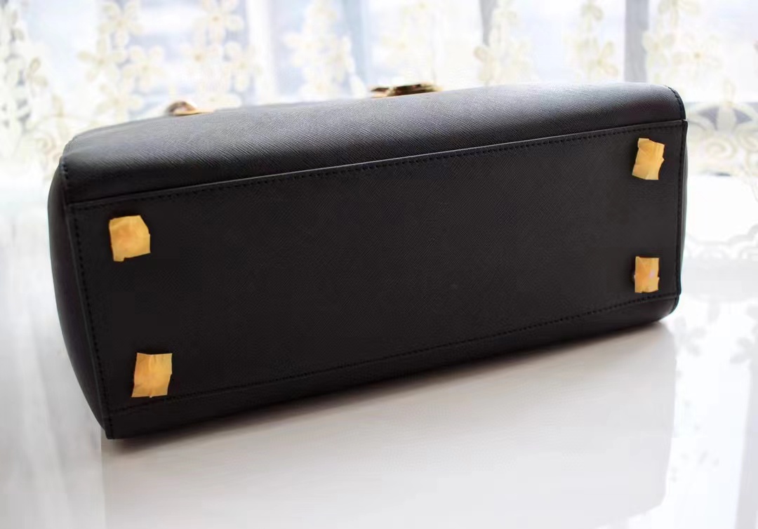 Michael Kors 中号 款玳瑁包还有，深兰不多了