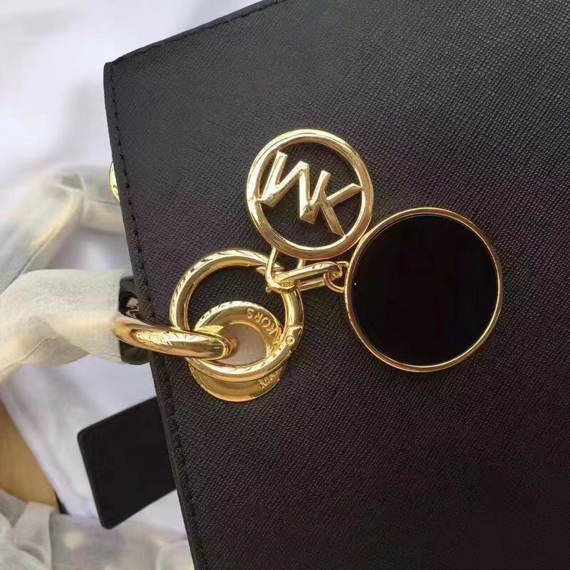 Michael Kors 中号 款玳瑁包还有，深兰不多了