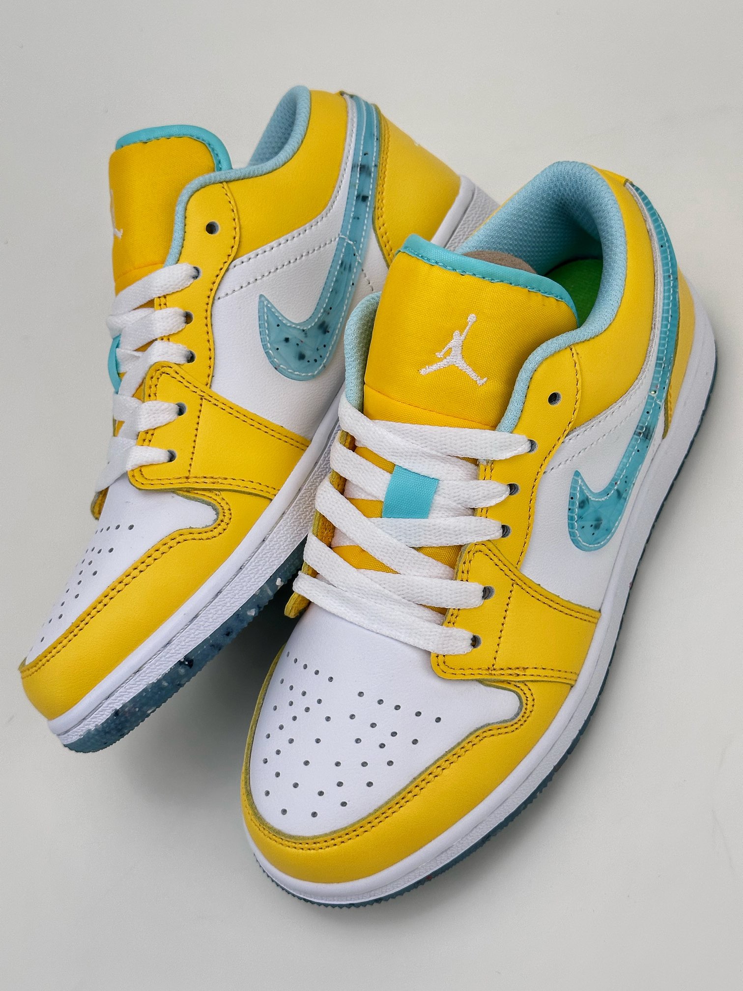 Air Jordan 1 Low Yellow and White Official Synchronous New Color DX4375-800