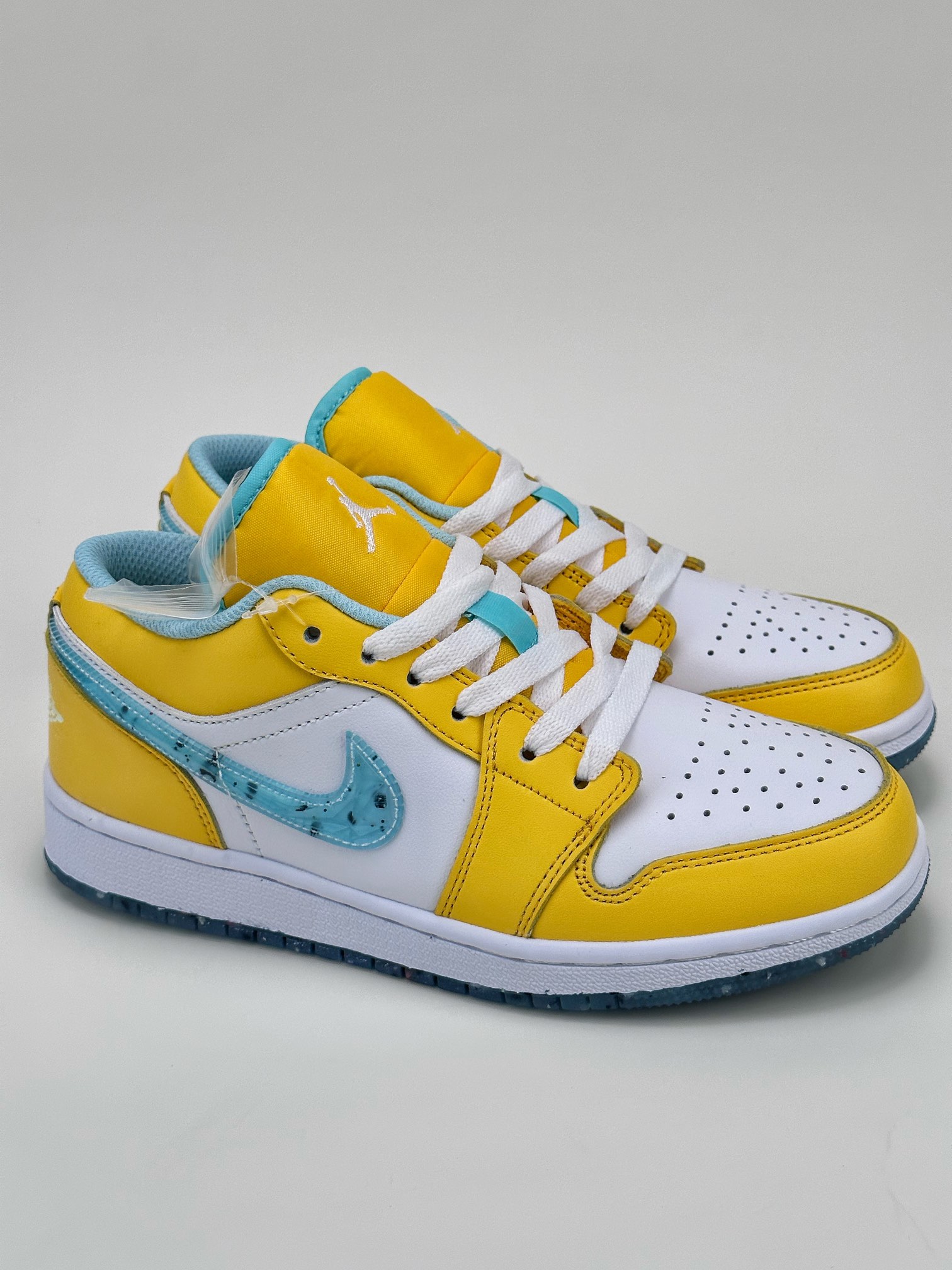 Air Jordan 1 Low Yellow and White Official Synchronous New Color DX4375-800