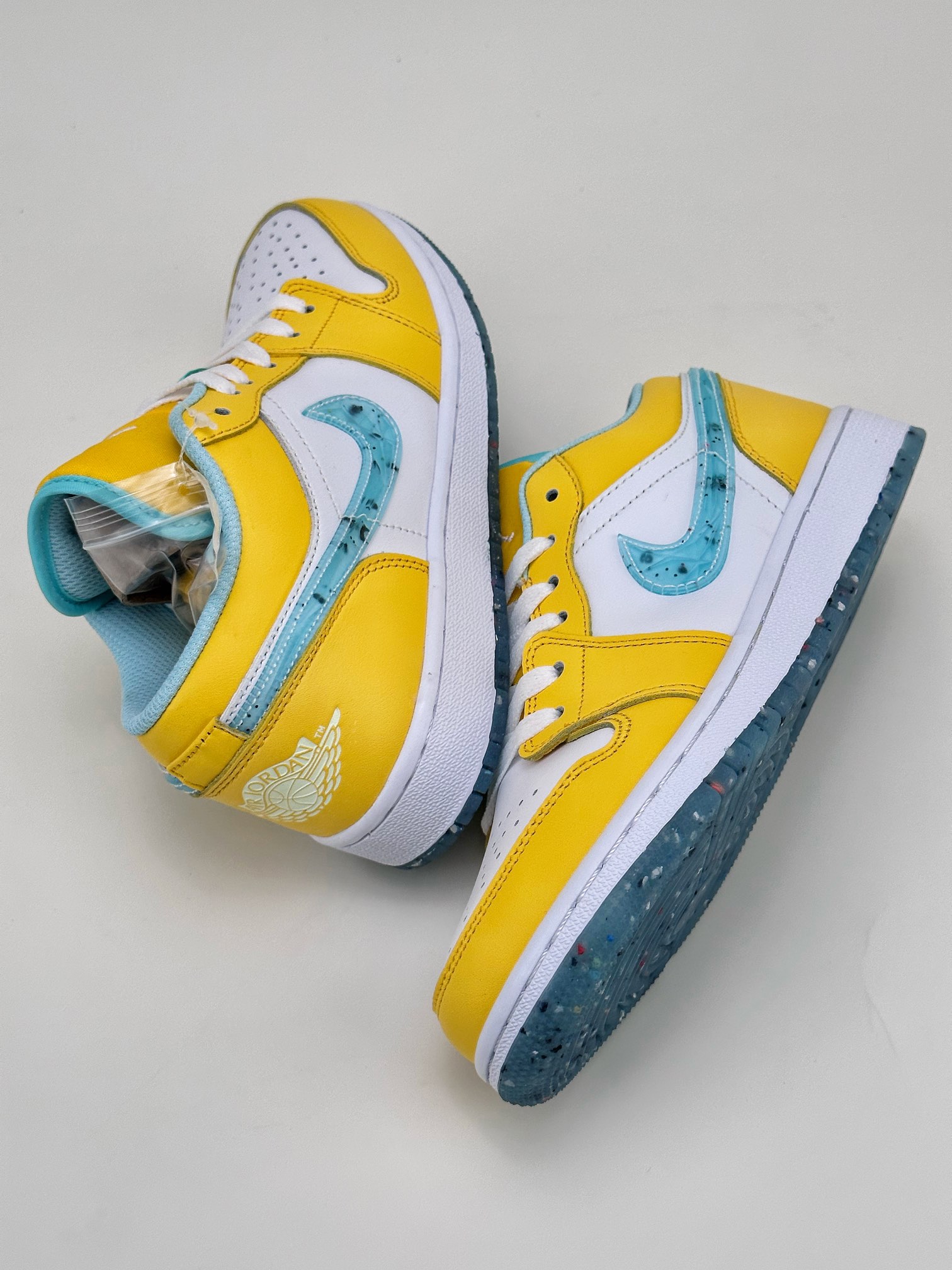 Air Jordan 1 Low Yellow and White Official Synchronous New Color DX4375-800