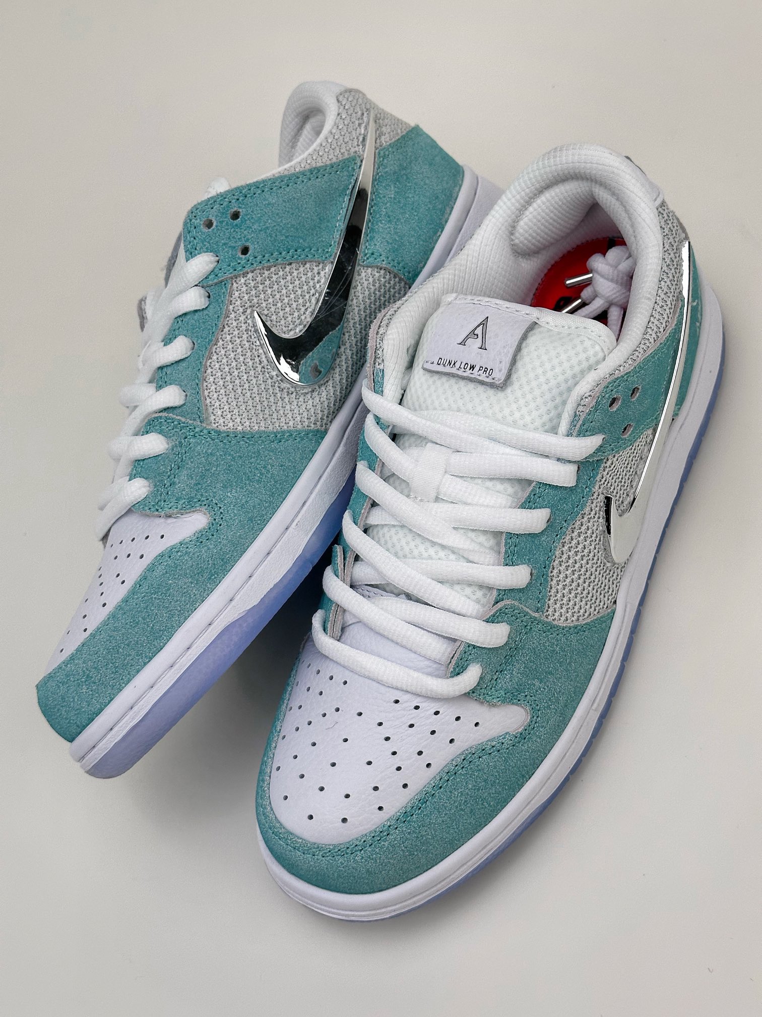 210 NIKE SB Dunk Low 白青液态勾 FD2562-400