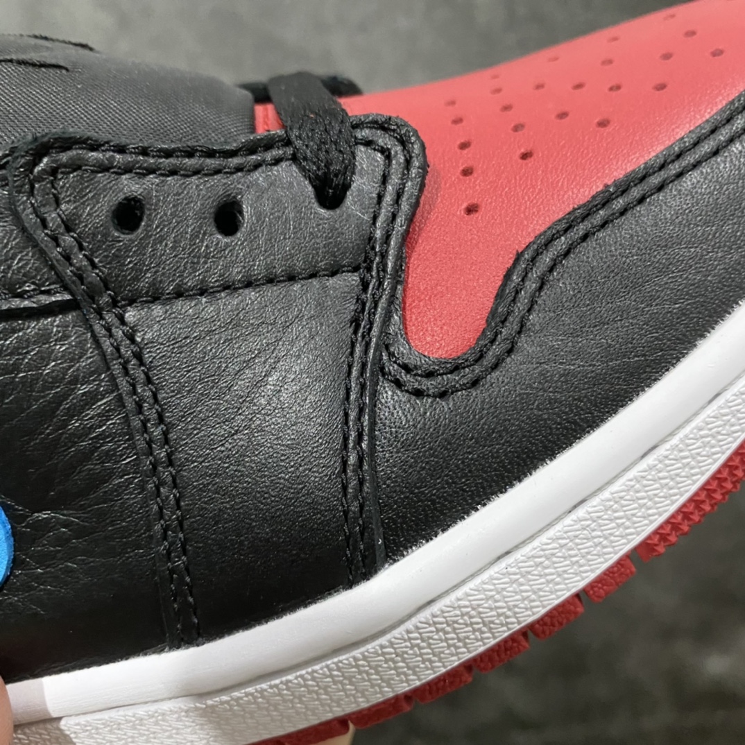 图片[2]-【莞产DG纯原】Air Jordan1 Low OG Swoosh  纯原AJ1警灯🚨低帮 CZ0775-046nn市场OG低帮天花板  全套原纸板楦头开发 原厂特供皮料加持 确保原汁原味 完美呈现一代版型 一比一鞋头弧度高度鞋身弧度 数据细节工艺流程均保持原鞋一致 后跟弧度收口自然对折 极致一眼正品既视感 原厂皮料 进口玻璃冲刀皮料裁剪零毛边 承诺百分百一致原鞋 全鞋电脑针车工艺 鞋面清洁度最高QC检验标准 控制溢胶 飞翼3D高频深度立体 鞋盒、防尘纸 均采购来自原厂SIZE：40 40.5 41 42 42.5 43 44 44.5 45 46 47.5-莆田鞋批发中心