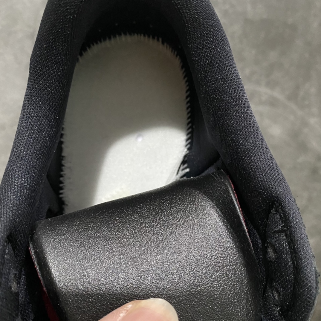 图片[5]-【莞产DG纯原】Air Jordan1 Low OG Swoosh  纯原AJ1警灯🚨低帮 CZ0775-046nn市场OG低帮天花板  全套原纸板楦头开发 原厂特供皮料加持 确保原汁原味 完美呈现一代版型 一比一鞋头弧度高度鞋身弧度 数据细节工艺流程均保持原鞋一致 后跟弧度收口自然对折 极致一眼正品既视感 原厂皮料 进口玻璃冲刀皮料裁剪零毛边 承诺百分百一致原鞋 全鞋电脑针车工艺 鞋面清洁度最高QC检验标准 控制溢胶 飞翼3D高频深度立体 鞋盒、防尘纸 均采购来自原厂SIZE：40 40.5 41 42 42.5 43 44 44.5 45 46 47.5-莆田鞋批发中心