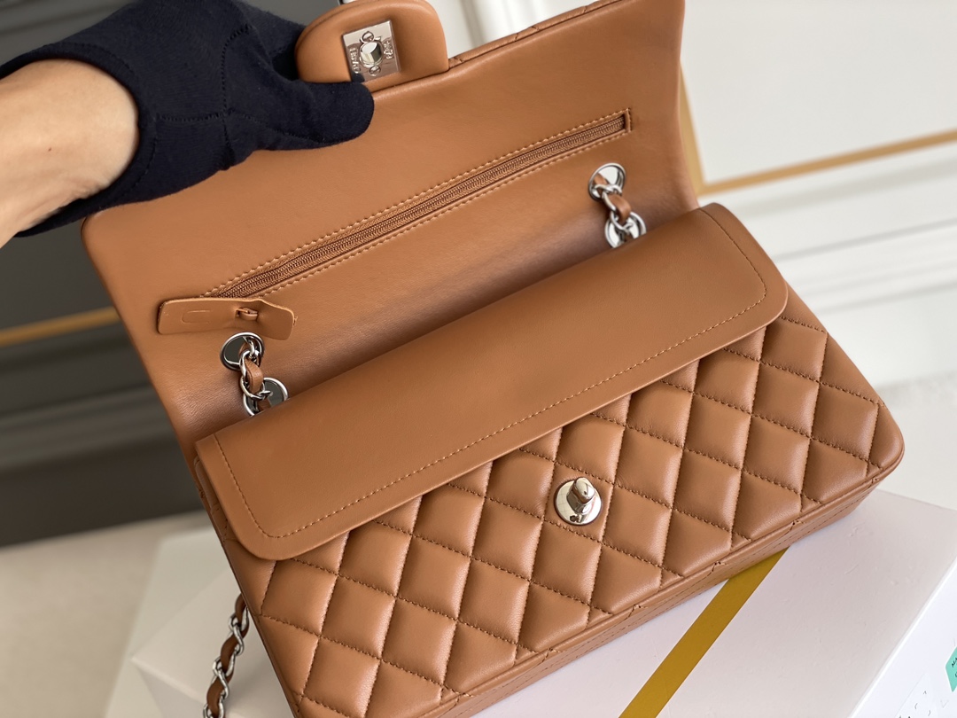 🌼白金版▪️正品级 包装如图专柜售价𝟓𝟑𝟕𝟑𝟎𝐫𝐦𝐛购入开发✃经典不止步，革新时尚让你眼前一亮颜值爆表了