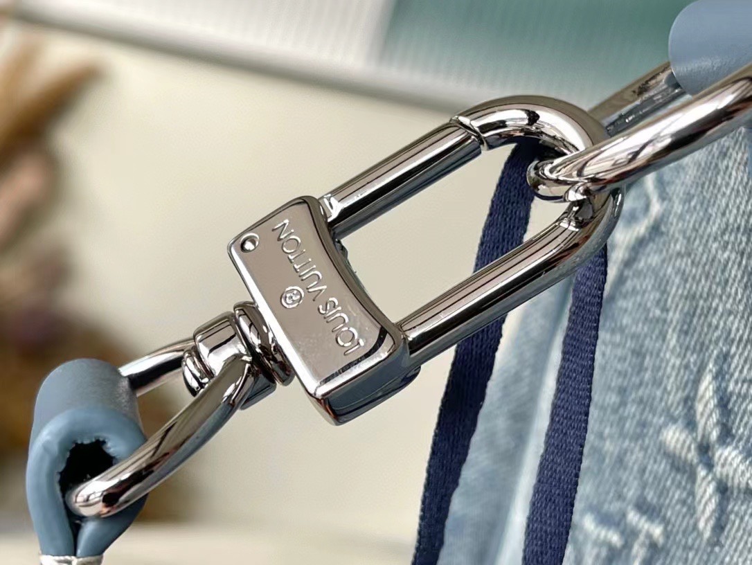 This Keepall Bandoulière 50 travel bag reinvents one of Louis Vuitton’s - Bag 6