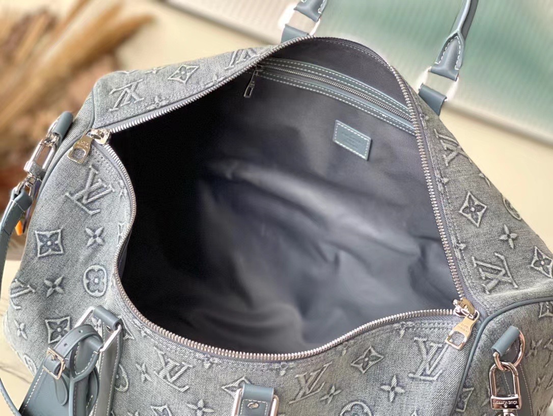 This Keepall Bandoulière 50 travel bag reinvents one of Louis Vuitton’s - Bag 8