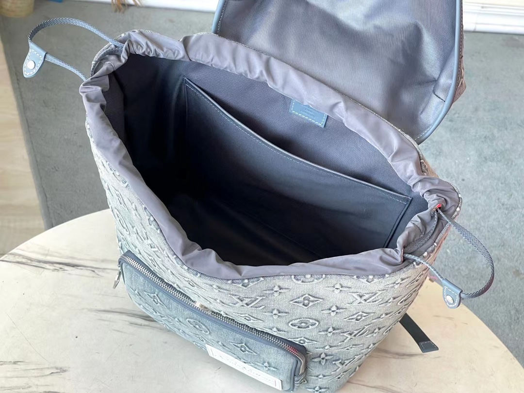 海外顶级原单 M22534 牛仔布 最新Montsouris 褪色丹宁布双肩背包,褪色丹宁布Monogram 图案压印,牛仔布面刺绣浮雕 9