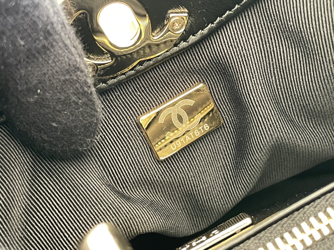 🌼现货 白金版▪️正品级 包装如图𝗖𝗵𝗮𝗻𝗲𝟭 𝟮𝟯𝗔高级手工坊𝟑𝟏𝐛𝐚𝐠 𝐦𝐢𝐧𝐢 枣配黑漆皮31手袋