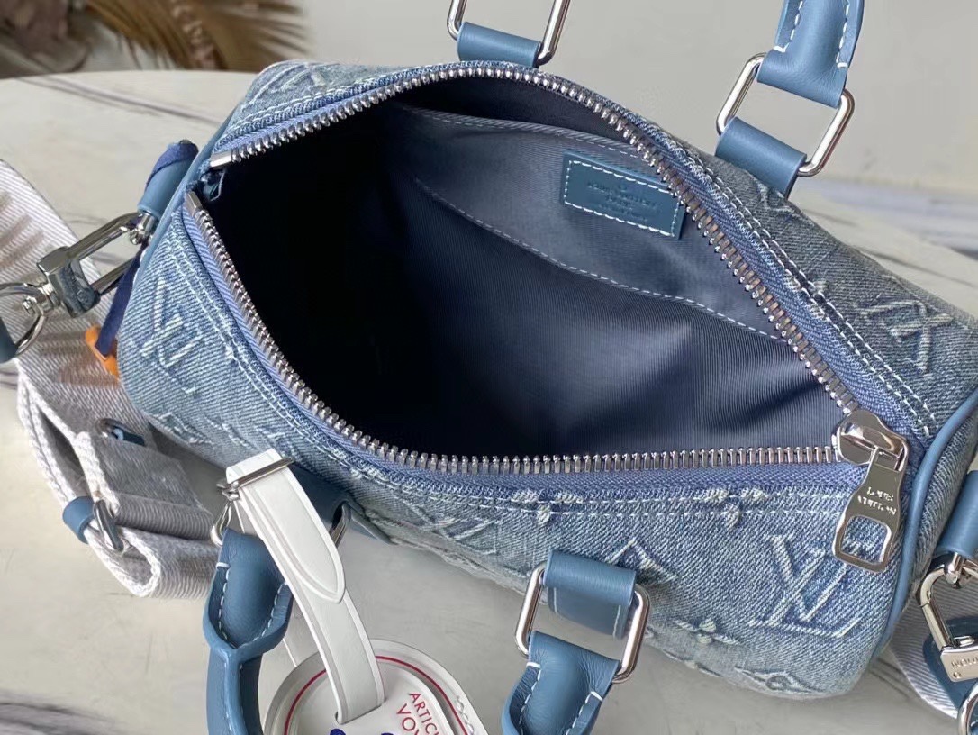 海外顶级原单 M22762 牛仔布 本款 Keepall Bandoulière 25 手袋展现 Monogram Washed Demin 7