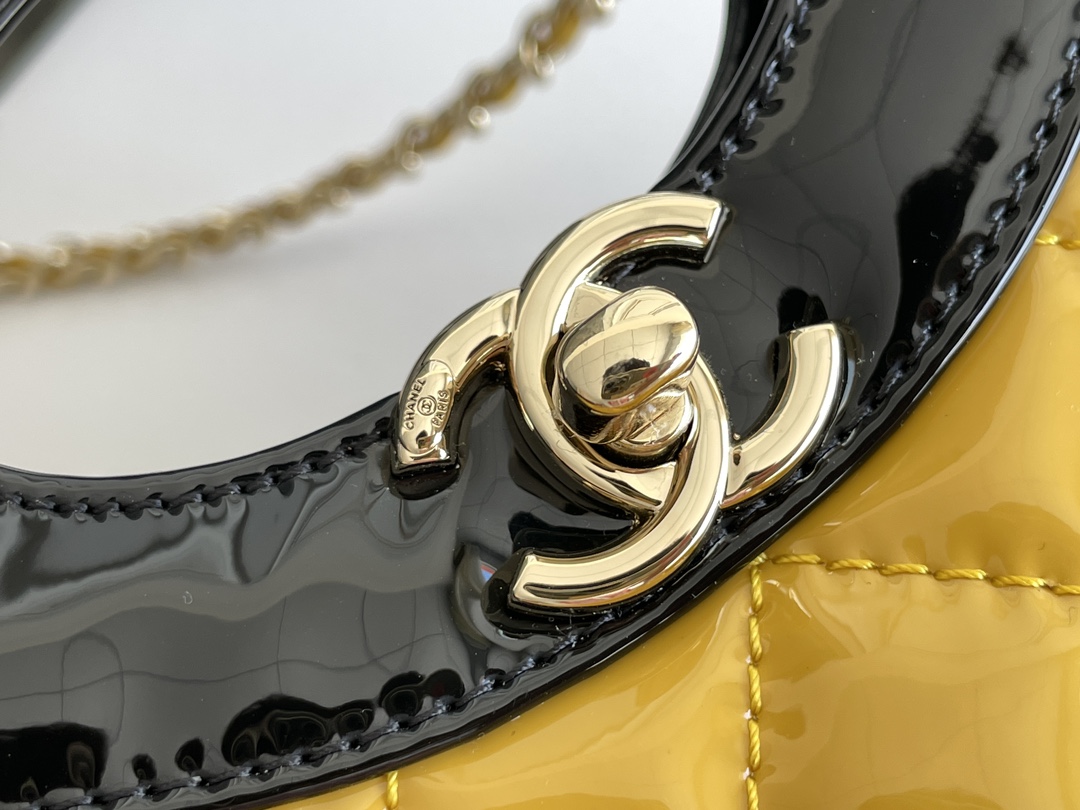 🌼现货 白金版▪️正品级 包装如图𝗖𝗵𝗮𝗻𝗲𝟭 𝟮𝟯𝗔高级手工坊𝟑𝟏𝐛𝐚𝐠 𝐦𝐢𝐧𝐢 黄配黑漆皮31手袋