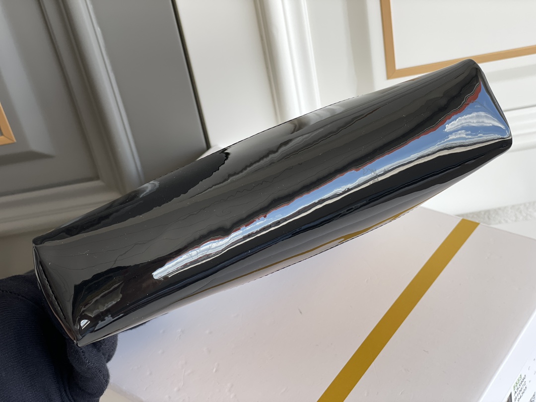 🌼现货 白金版▪️正品级 包装如图𝗖𝗵𝗮𝗻𝗲𝟭 𝟮𝟯𝗔高级手工坊𝟑𝟏𝐛𝐚𝐠 𝐦𝐢𝐧𝐢 黄配黑漆皮31手袋