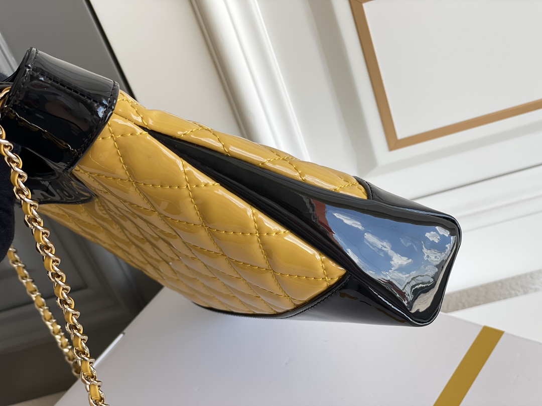 🌼现货 白金版▪️正品级 包装如图𝗖𝗵𝗮𝗻𝗲𝟭 𝟮𝟯𝗔高级手工坊𝟑𝟏𝐛𝐚𝐠 𝐦𝐢𝐧𝐢 黄配黑漆皮31手袋