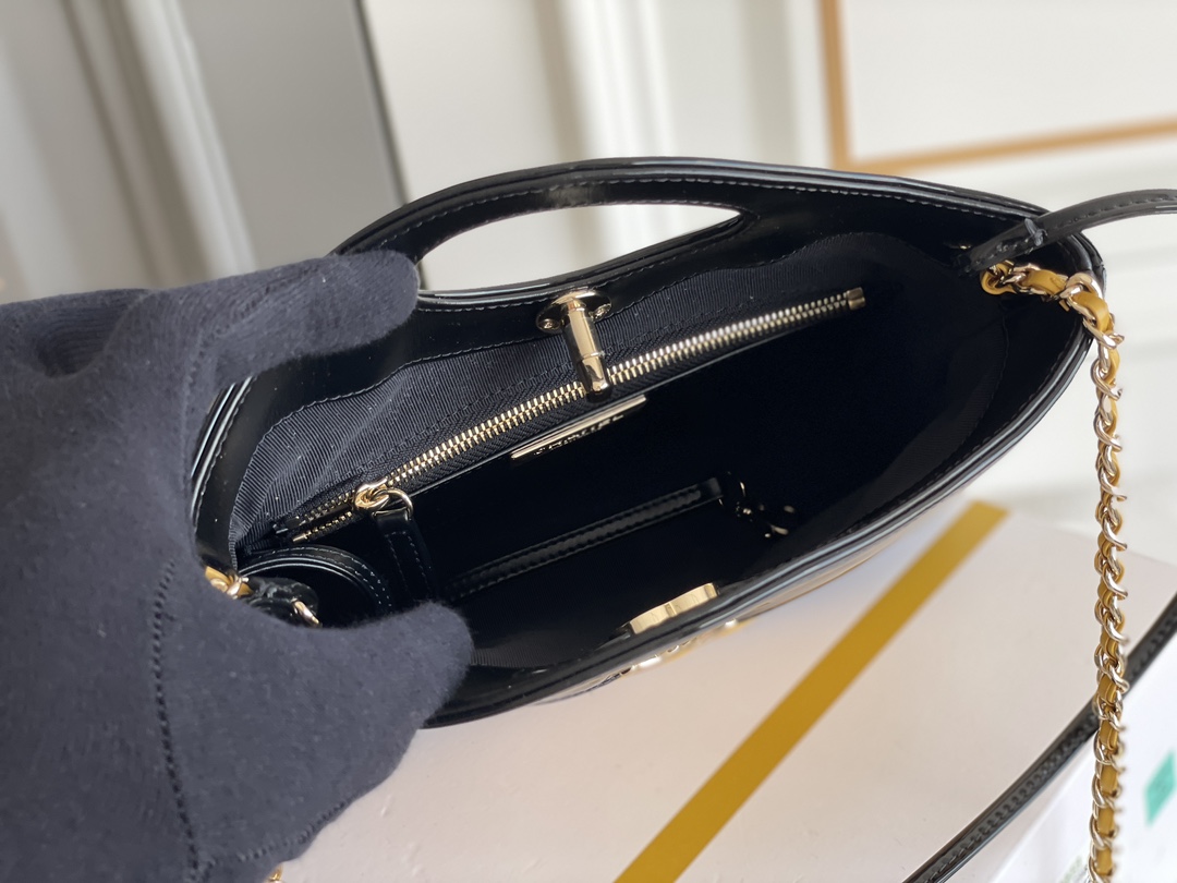 🌼现货 白金版▪️正品级 包装如图𝗖𝗵𝗮𝗻𝗲𝟭 𝟮𝟯𝗔高级手工坊𝟑𝟏𝐛𝐚𝐠 𝐦𝐢𝐧𝐢 黄配黑漆皮31手袋