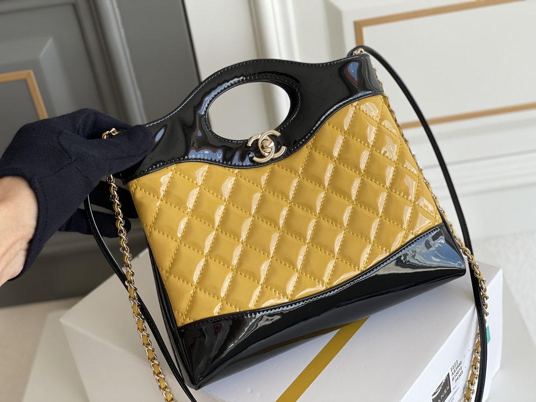 🌼现货 白金版▪️正品级 包装如图𝗖𝗵𝗮𝗻𝗲𝟭 𝟮𝟯𝗔高级手工坊𝟑𝟏𝐛𝐚𝐠 𝐦𝐢𝐧𝐢 黄配黑漆皮31手袋