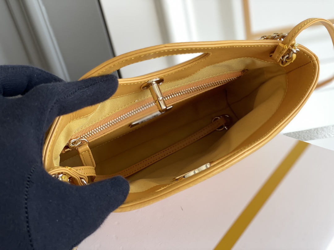 🌼现货 白金版▪️正品级 包装如图𝗖𝗵𝗮𝗻𝗲𝟭 𝟮𝟯𝗔高级手工坊𝟑𝟏𝐛𝐚𝐠 𝐦𝐢𝐧𝐢 芒果黄31手袋强势