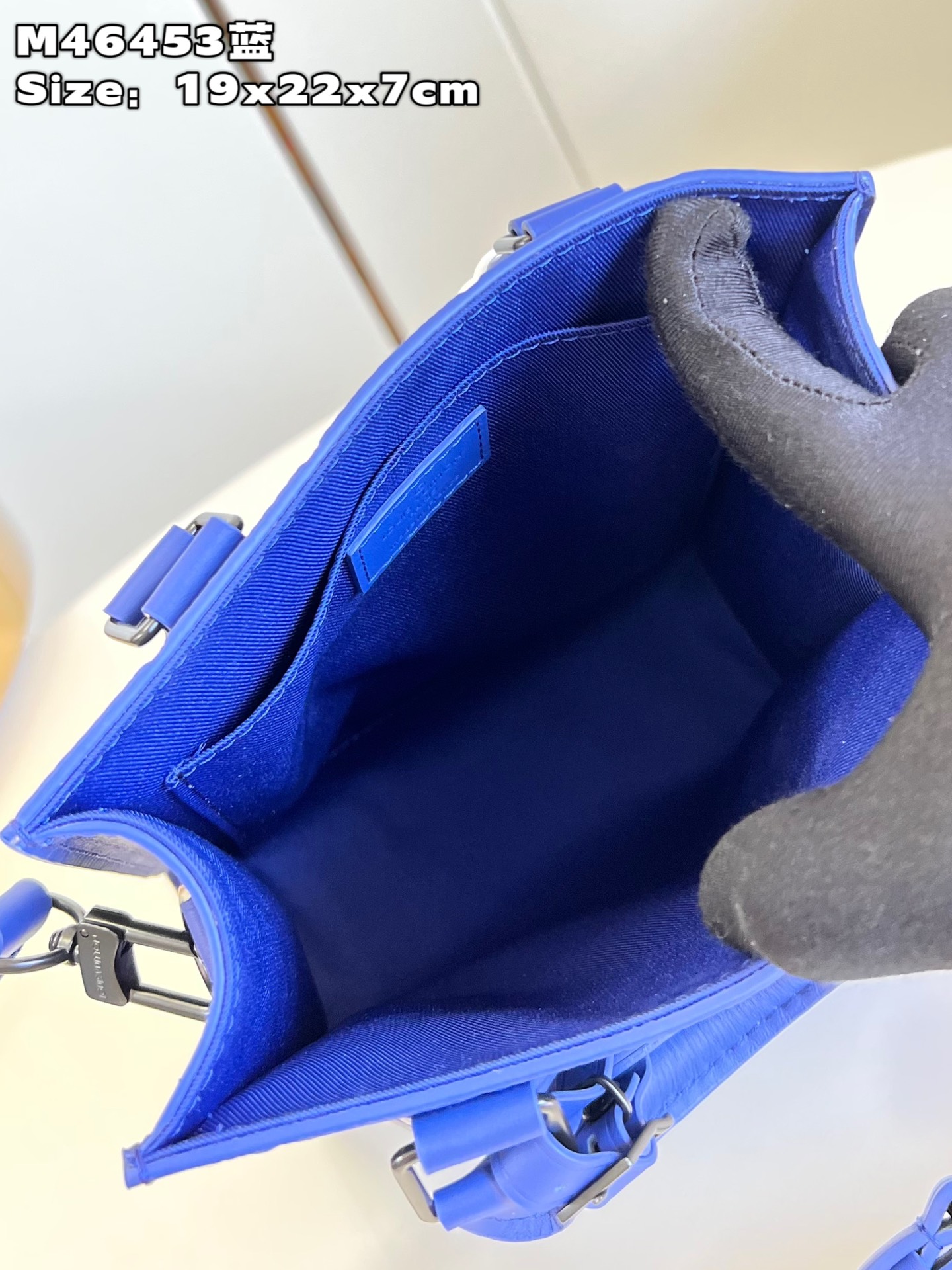 顶级原单M46453蓝作为SacPlat系列中的小巧版型手袋SacPlat迷你手袋此次结合Monogra
