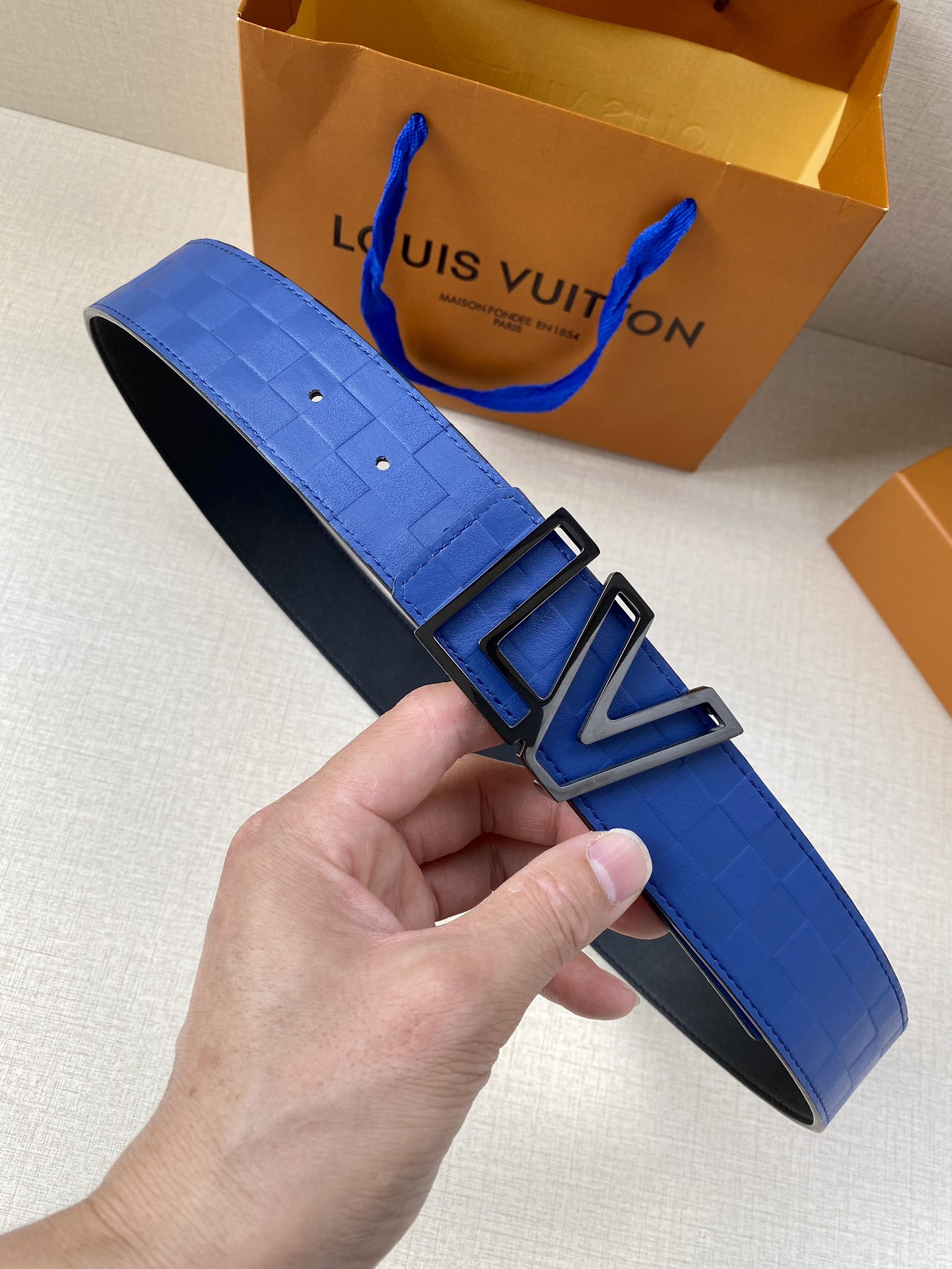 .0宽利落的棱角简洁的线条专为商务套