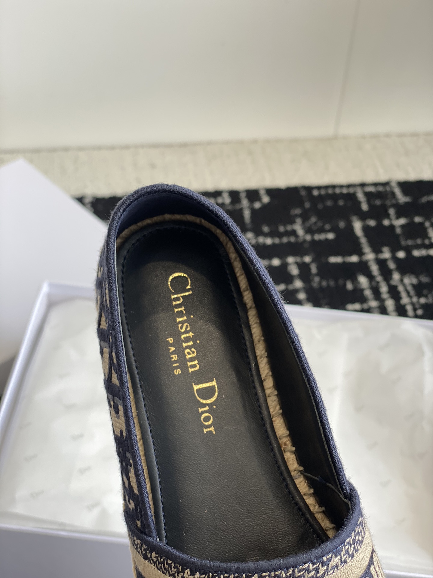 Dior 早春款 Dior Granville 穆勒渔夫鞋，3D万针刺绣工艺，最强的渠道，专贵无差