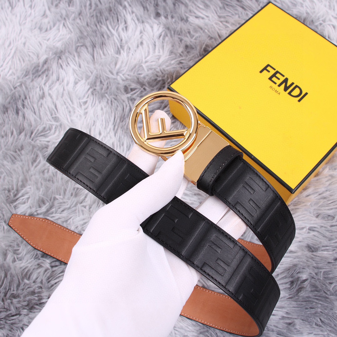 
 FENDl（芬迪）宽35MM，原单进口双面牛皮压FF花，搭配原单钌钯电镀F扣，手感.油边近乎完美，原