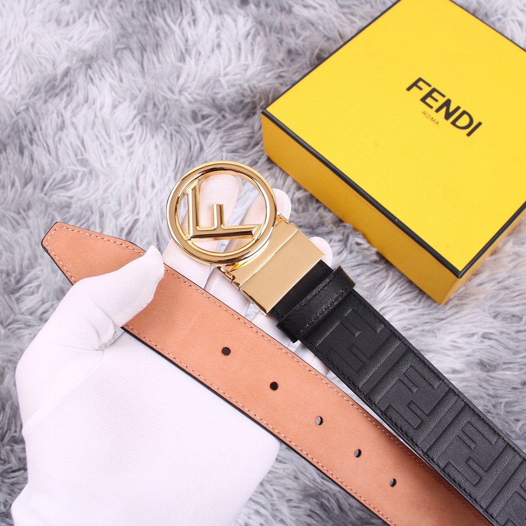 
 FENDl（芬迪）宽35MM，原单进口双面牛皮压FF花，搭配原单钌钯电镀F扣，手感.油边近乎完美，原